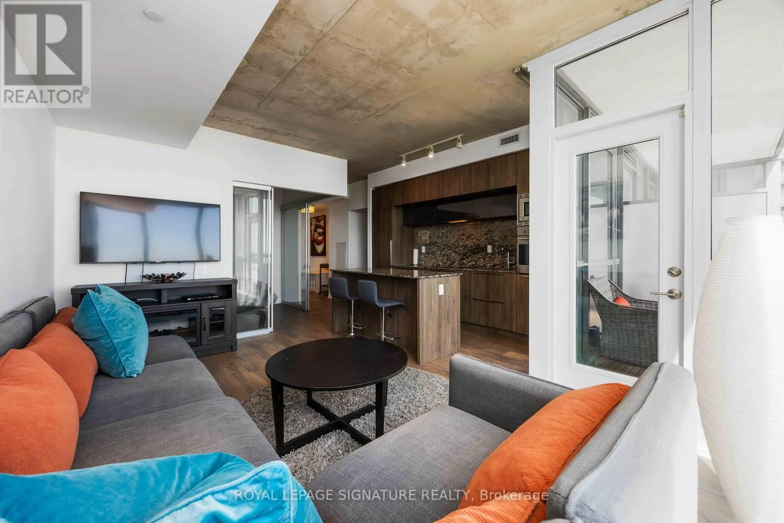 3407 - 88 BLUE JAYS WAY