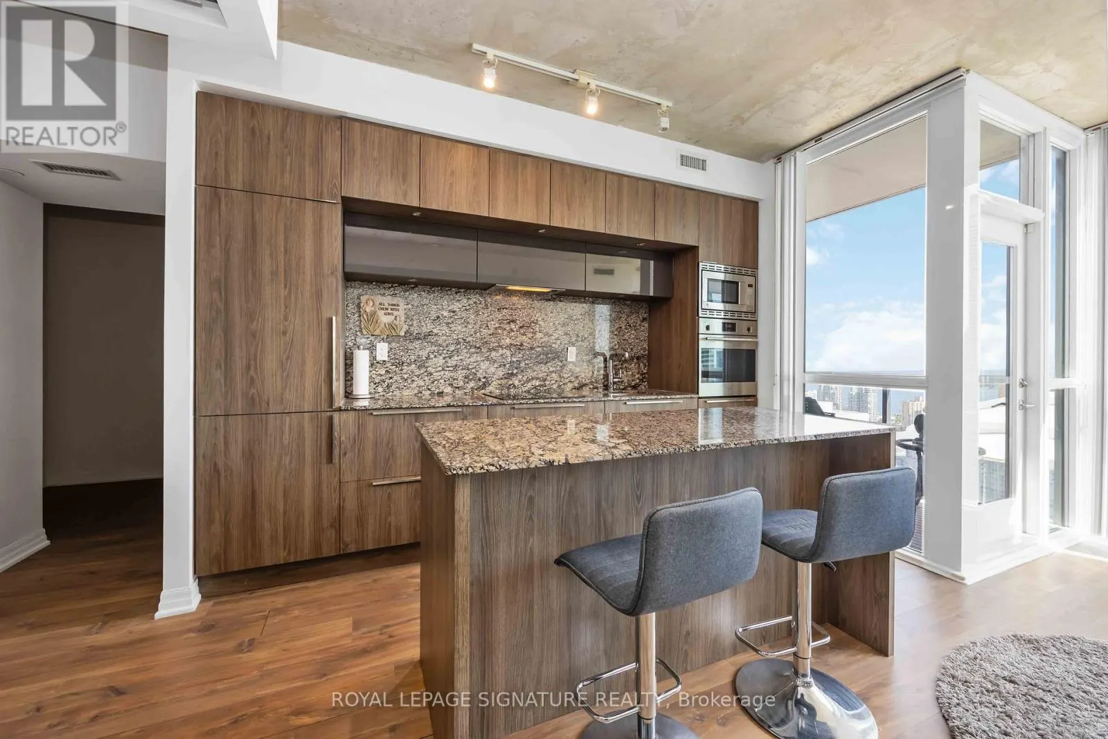 3407 - 88 BLUE JAYS WAY