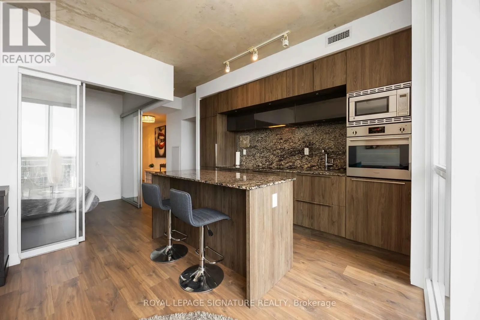 3407 - 88 BLUE JAYS WAY