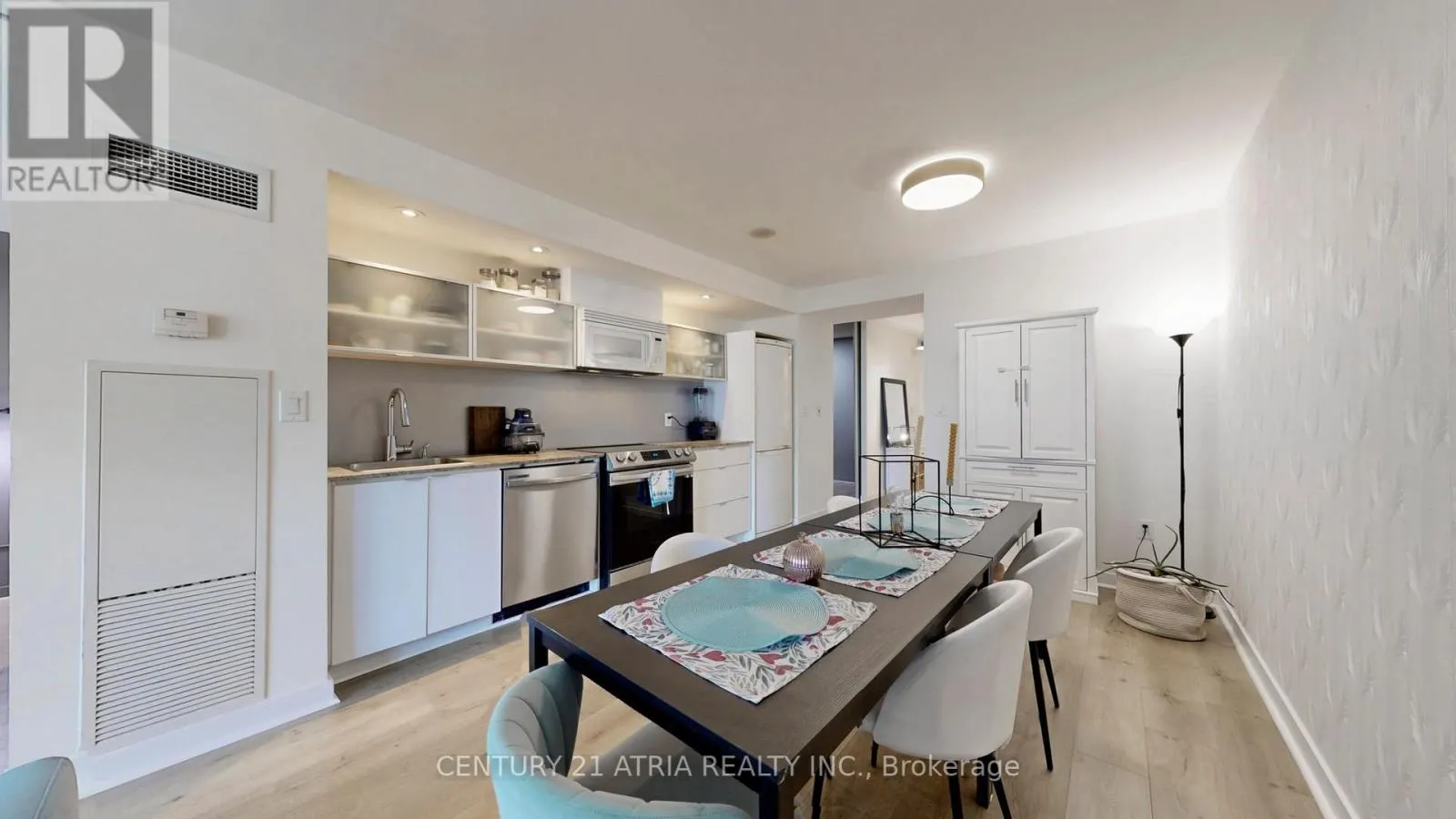 1708 - 4K SPADINA AVENUE