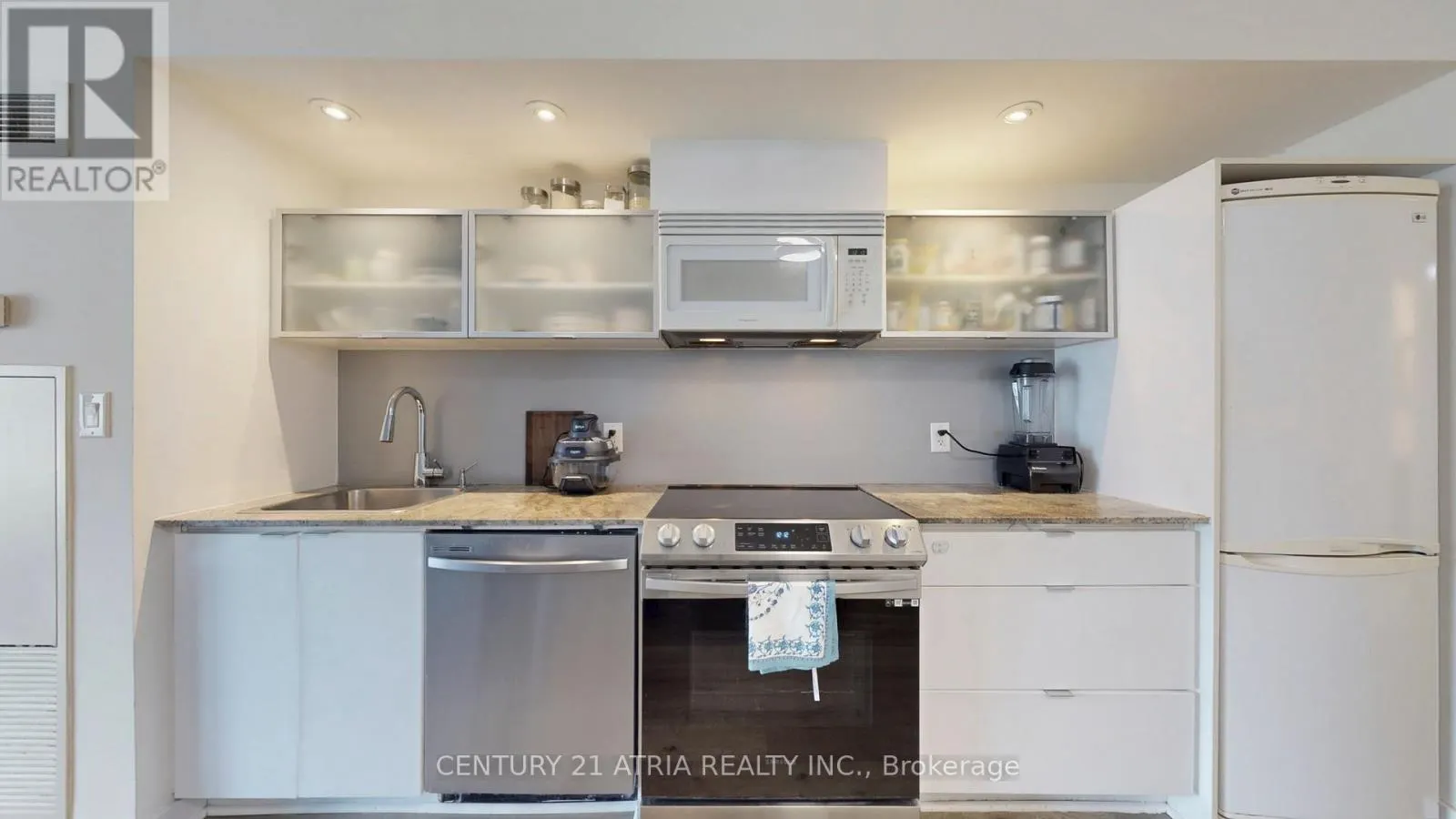 1708 - 4K SPADINA AVENUE
