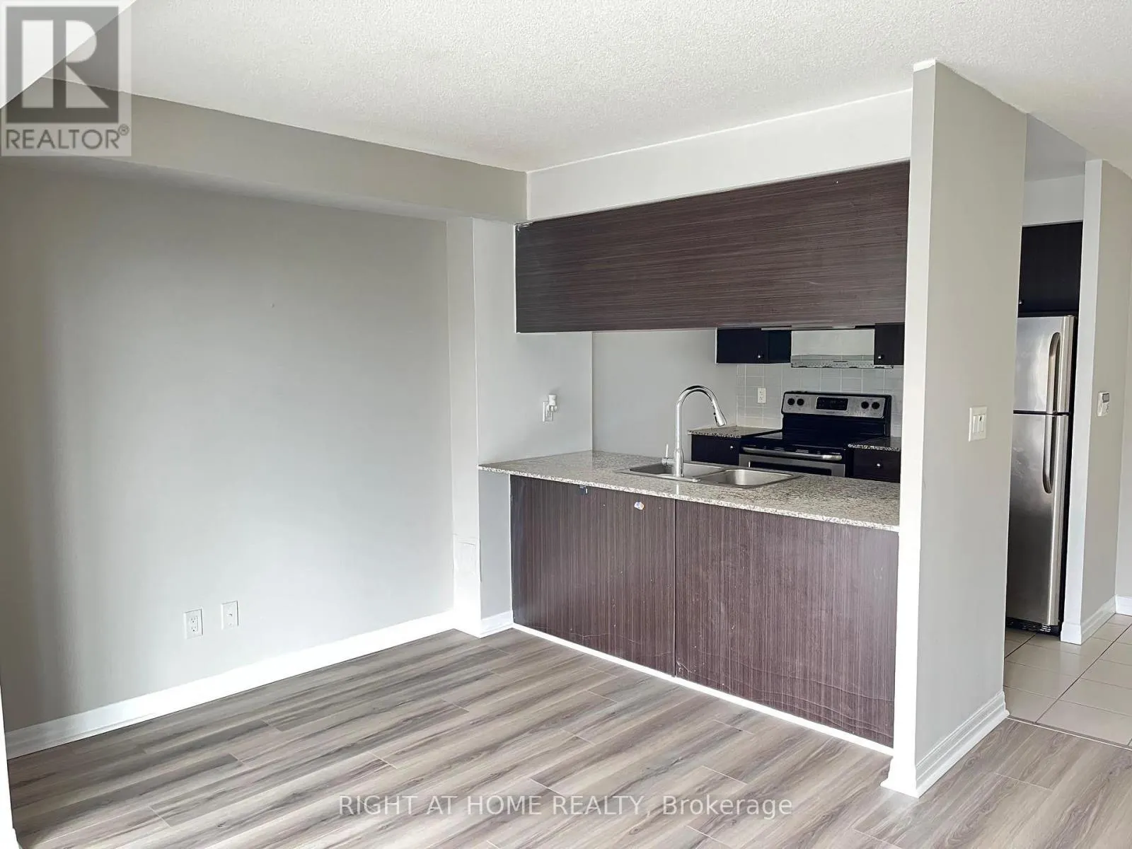 204 - 275 YORKLAND ROAD