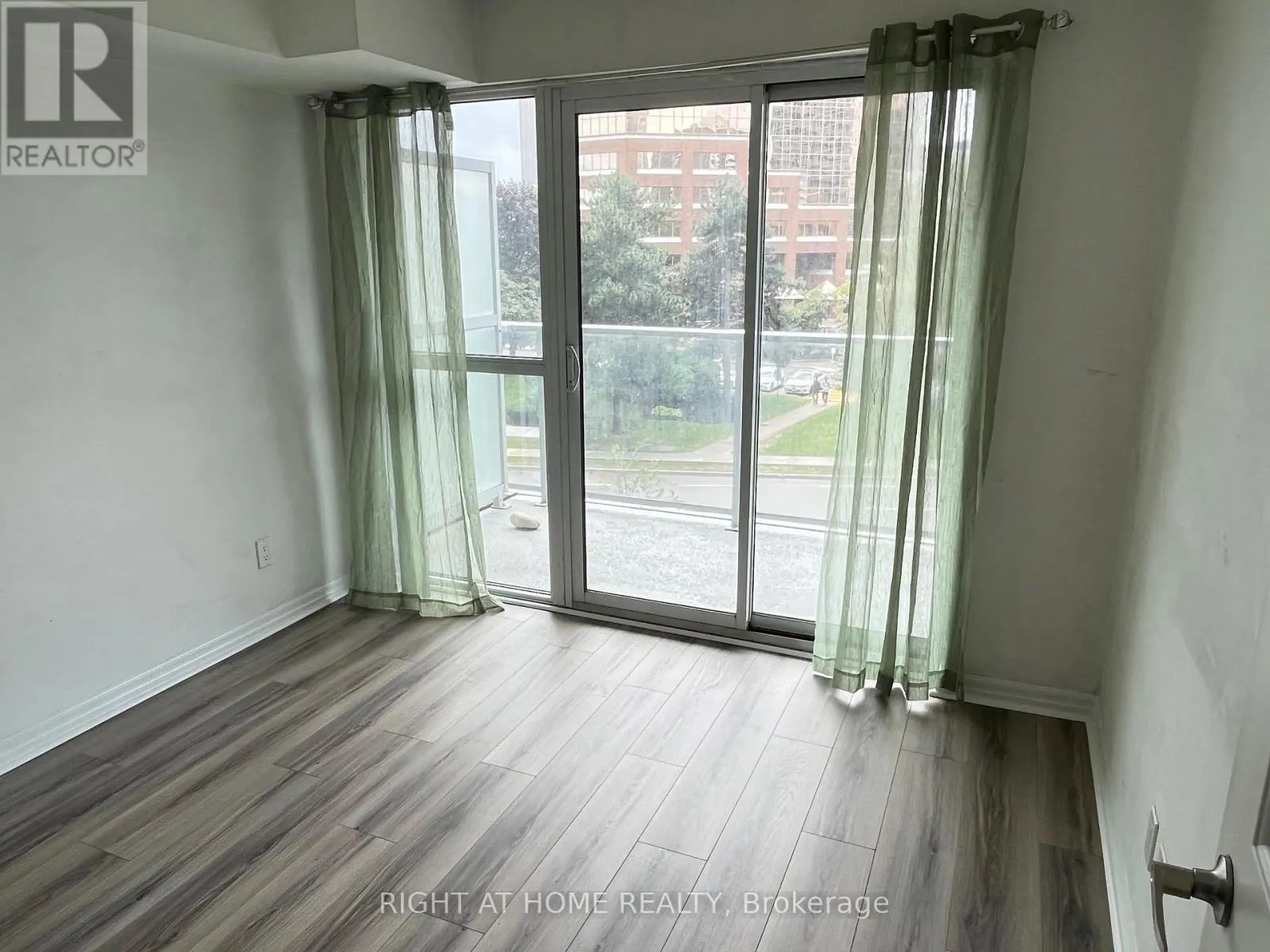 204 - 275 YORKLAND ROAD