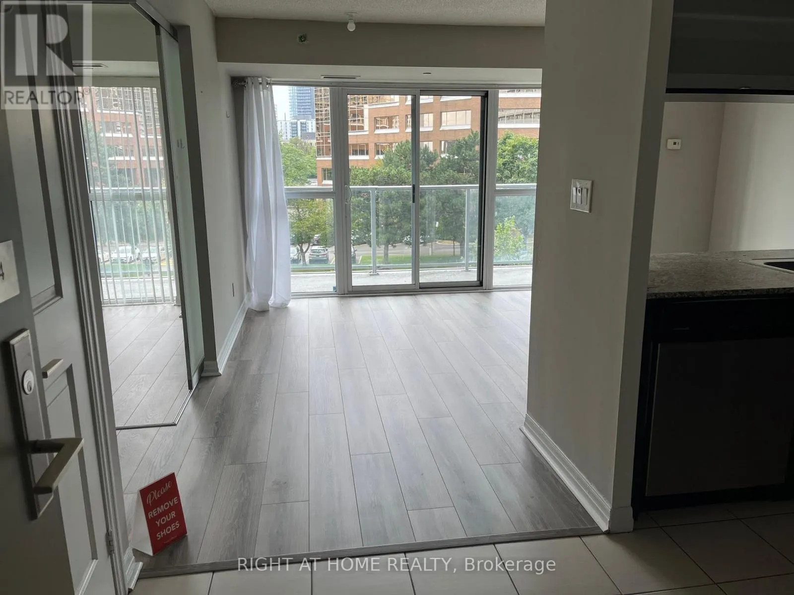204 - 275 YORKLAND ROAD