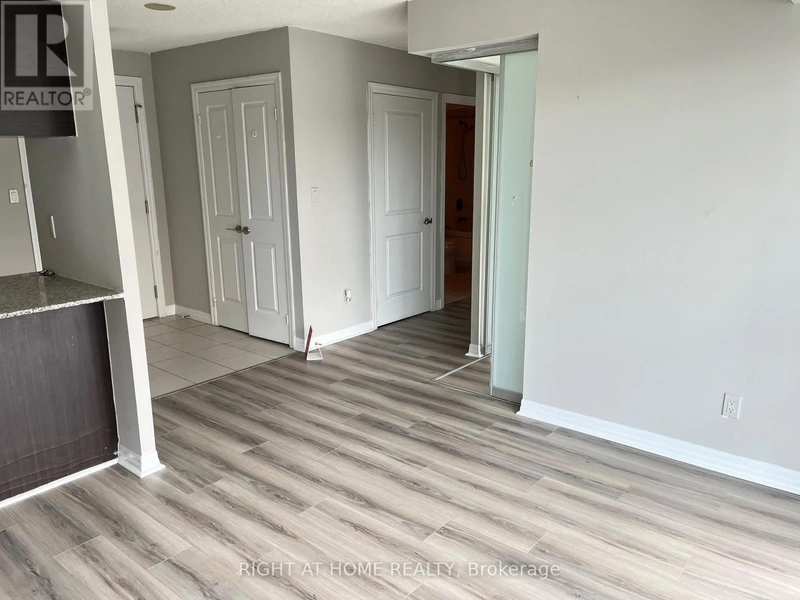 204 - 275 YORKLAND ROAD