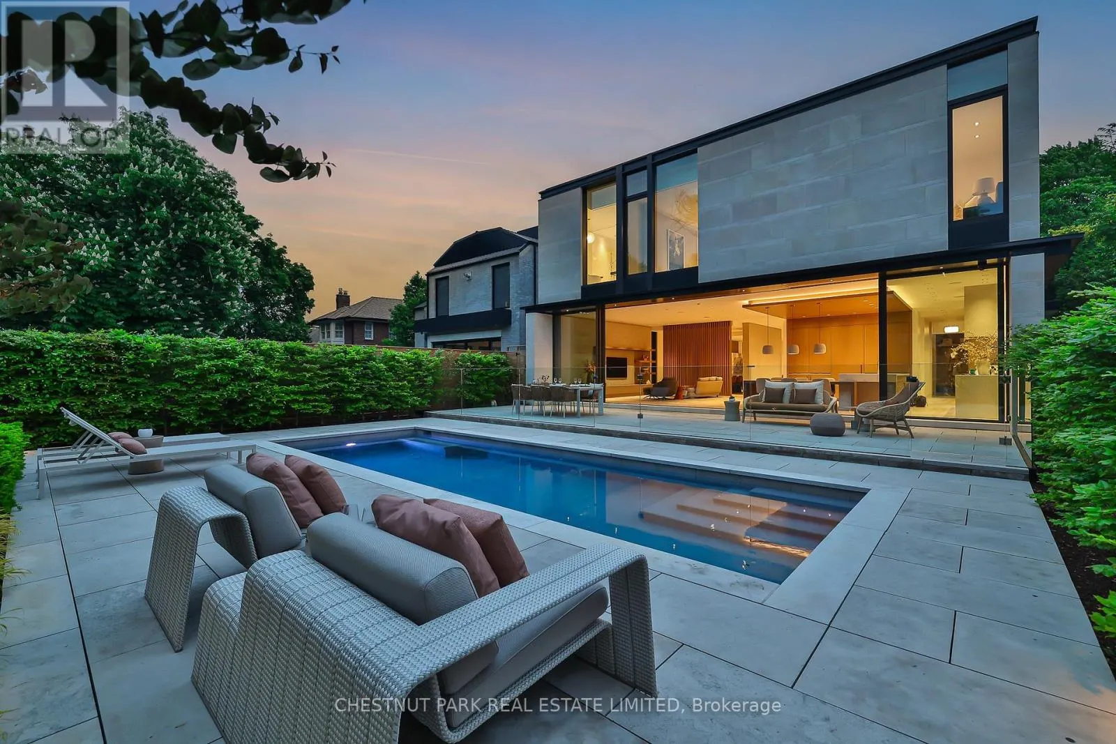 50 TEDDINGTON PARK AVENUE