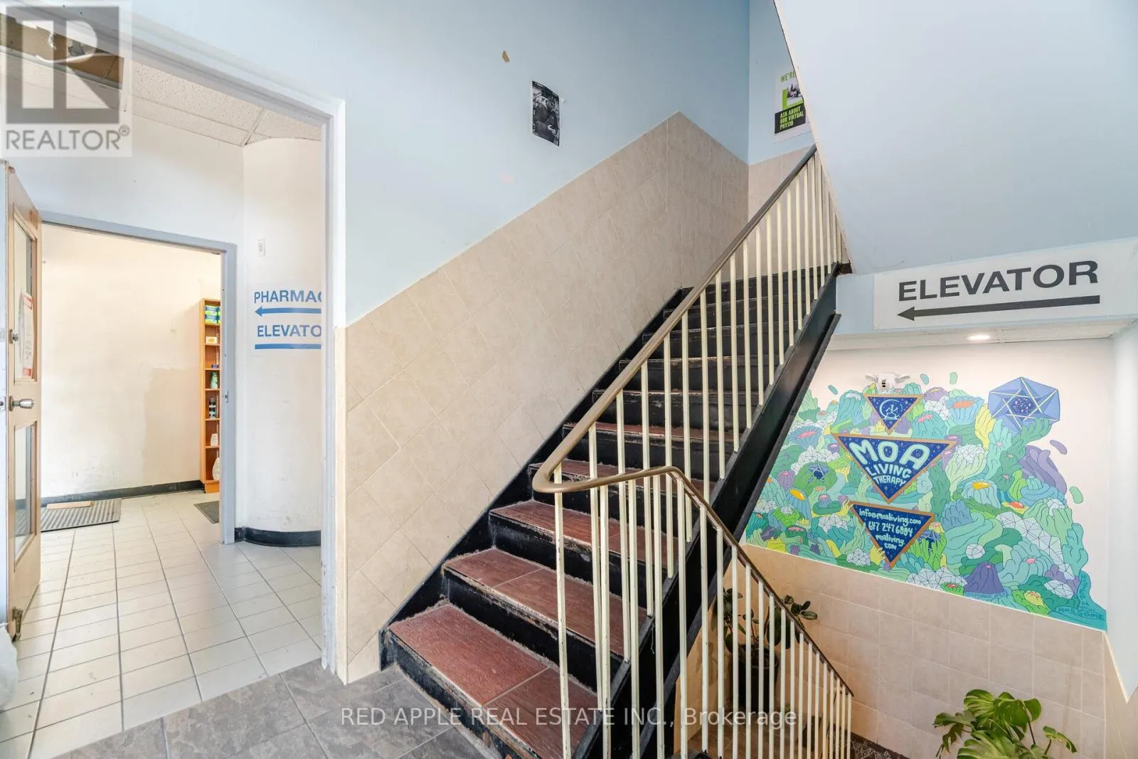799 BLOOR STREET W