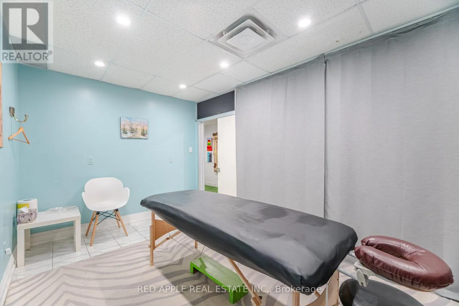 799 BLOOR STREET W