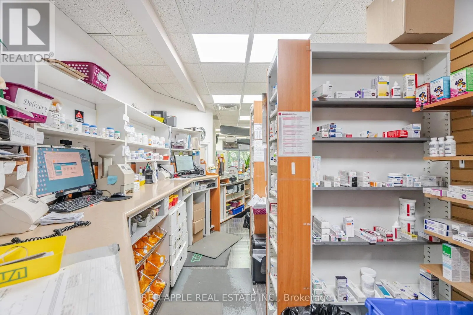 799 BLOOR STREET W
