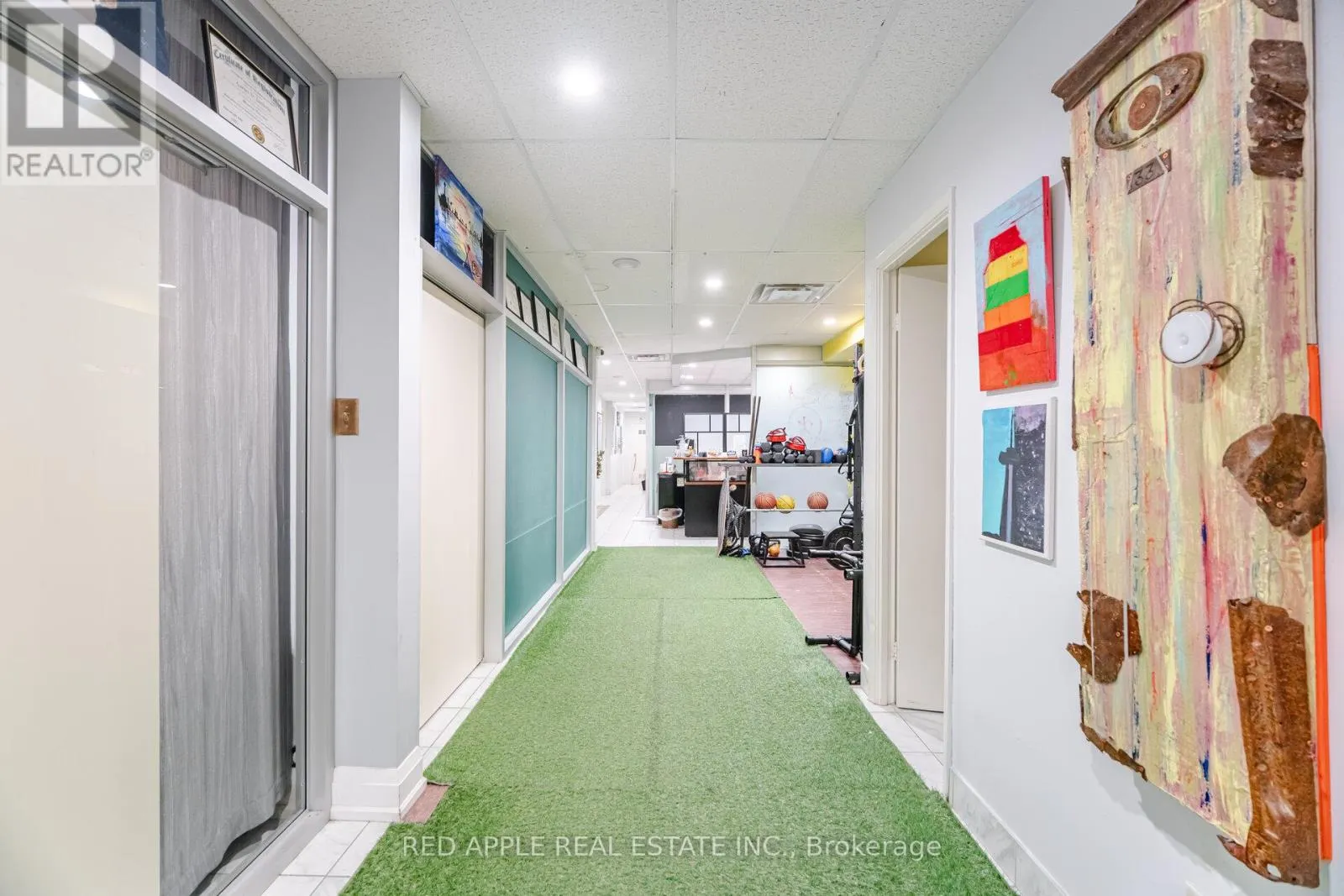 799 BLOOR STREET W