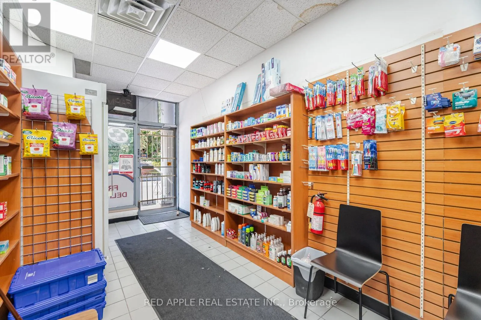 799 BLOOR STREET W