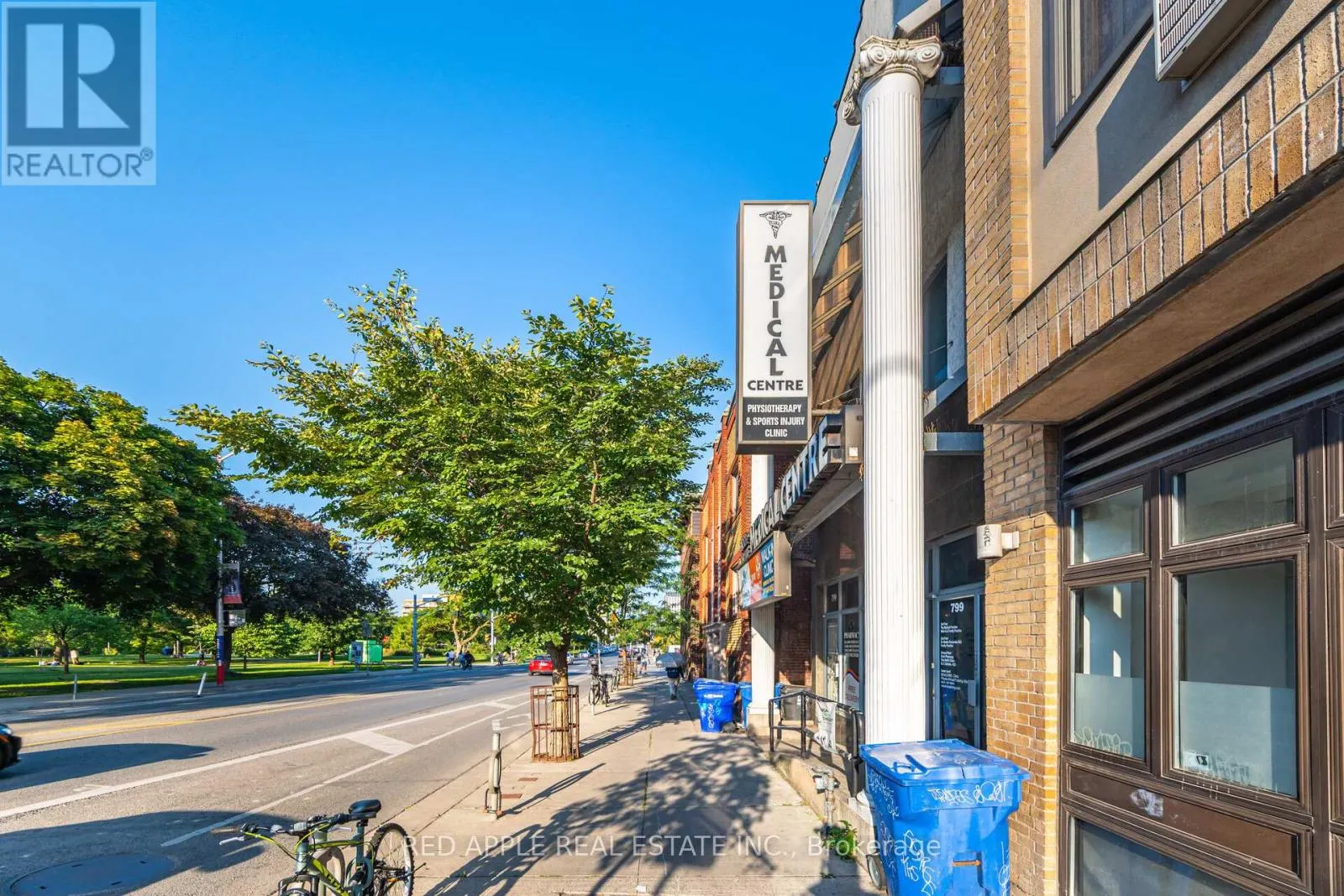 799 BLOOR STREET W
