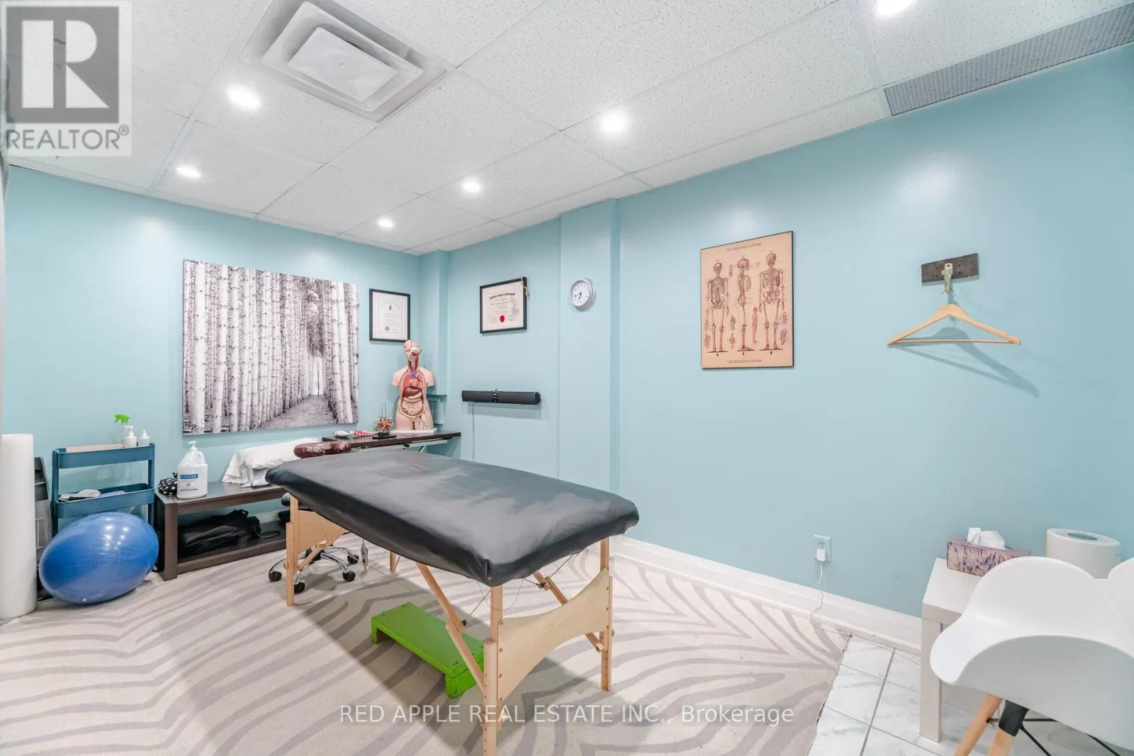 799 BLOOR STREET W