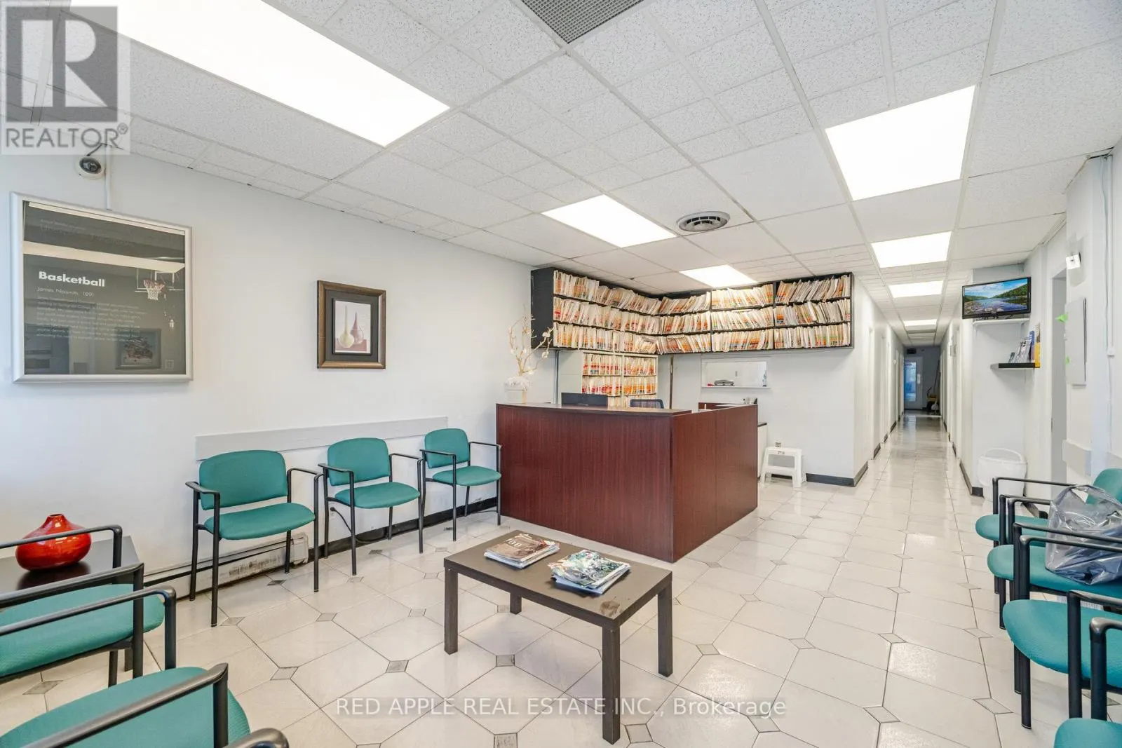 799 BLOOR STREET W