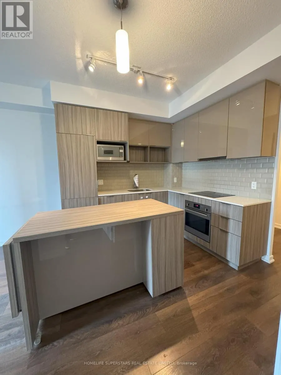 313 - 52 FOREST MANOR ROAD