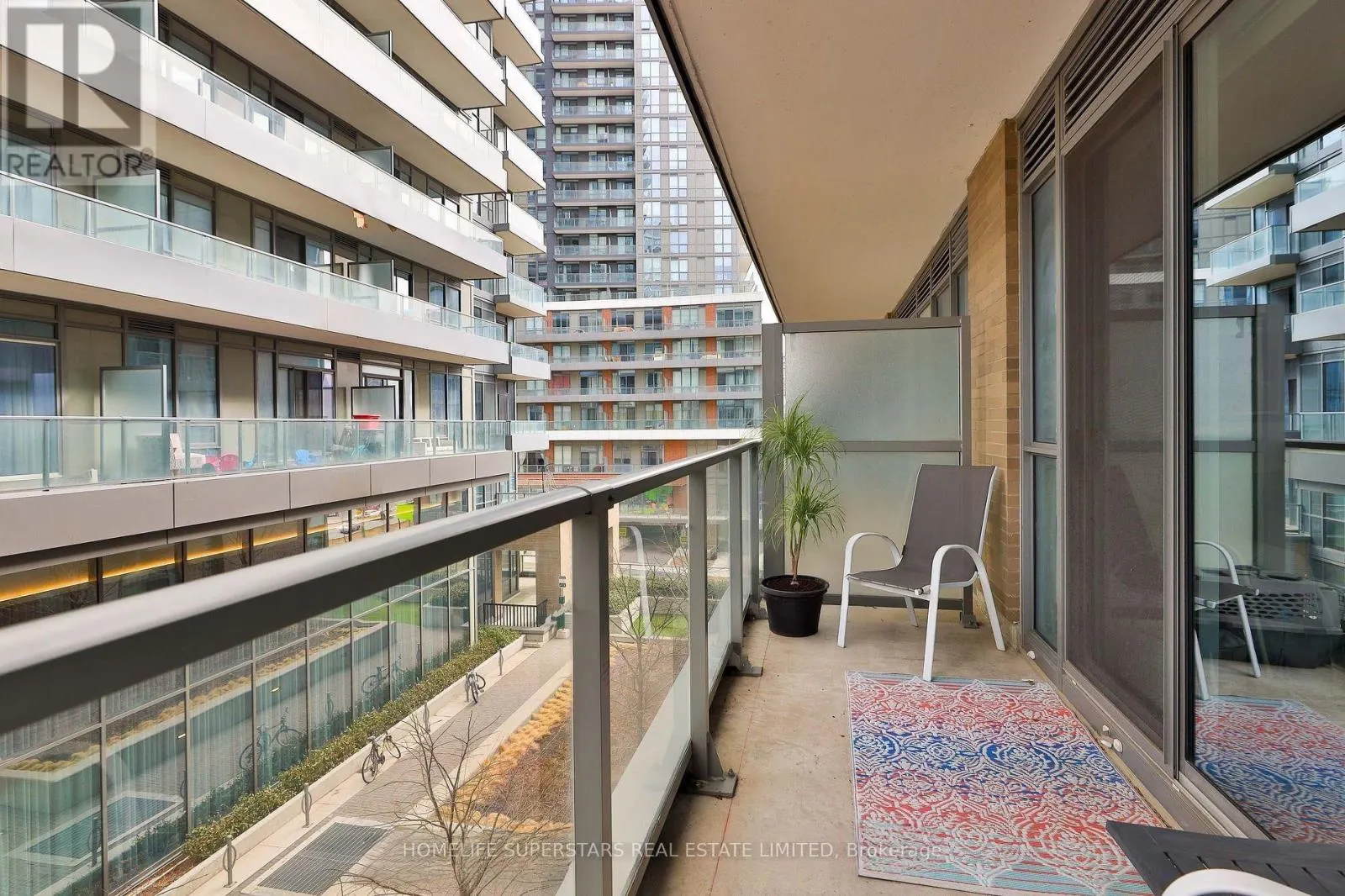 313 - 52 FOREST MANOR ROAD