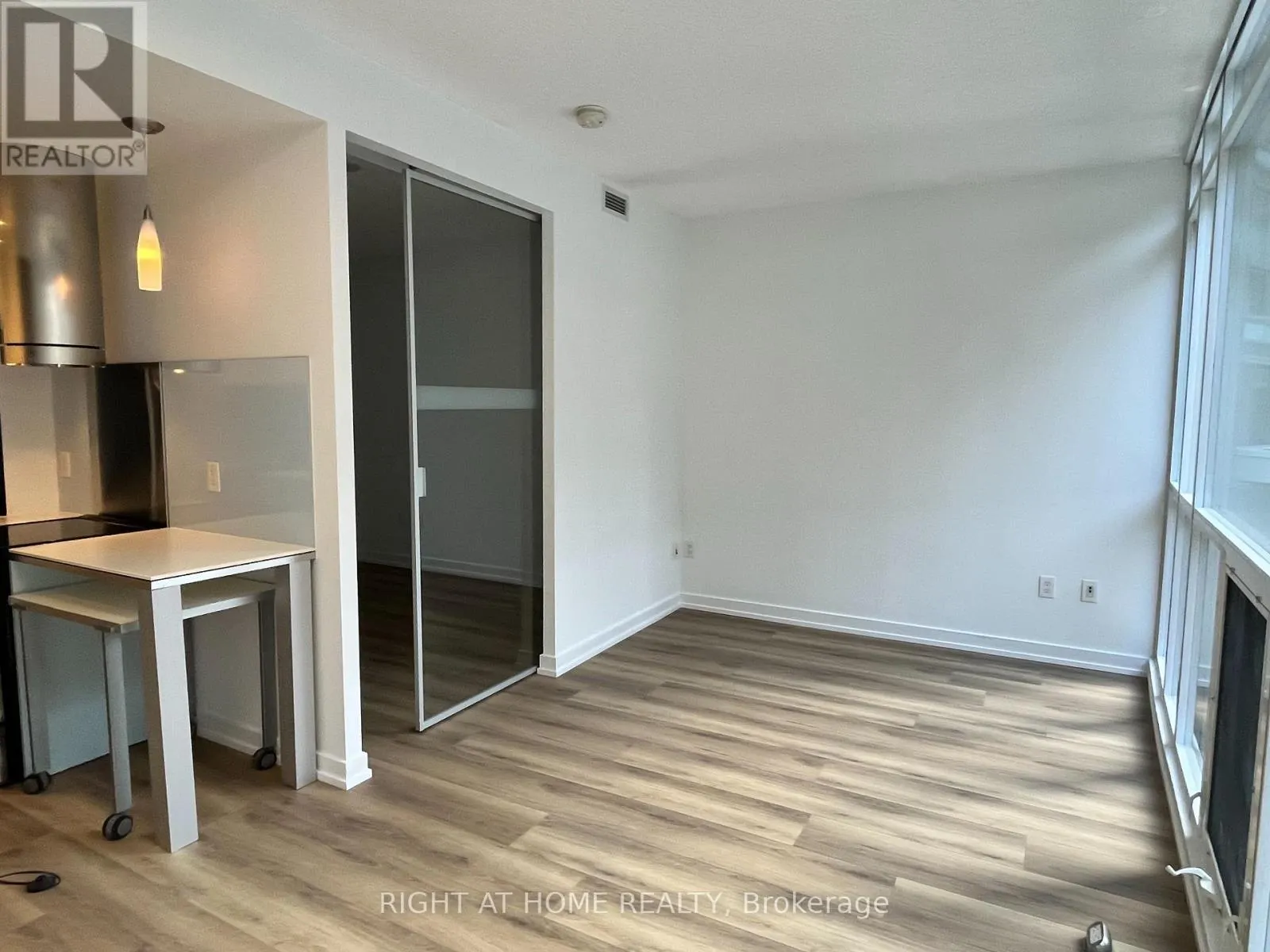 202 - 38 DAN LECKIE WAY