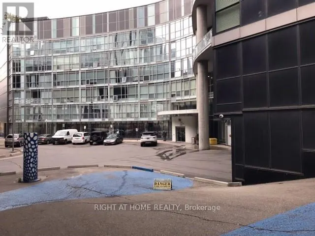 202 - 38 DAN LECKIE WAY