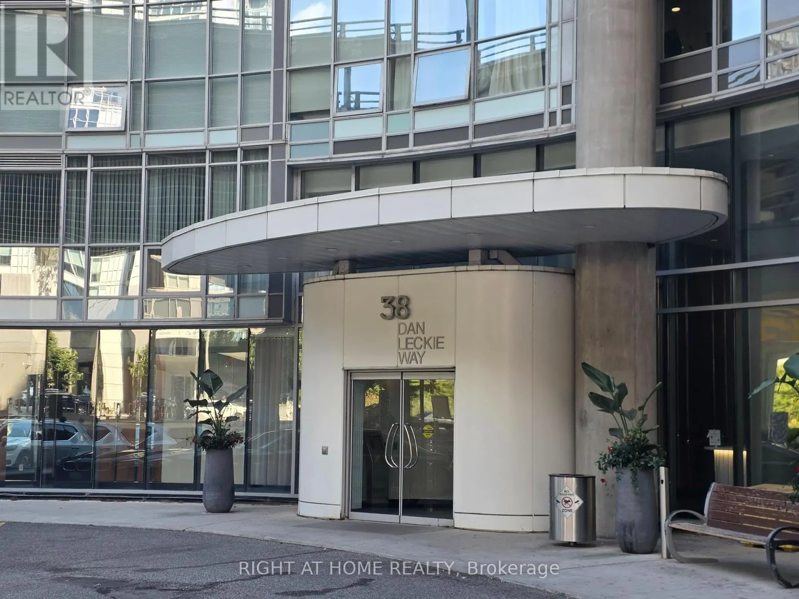 202 - 38 DAN LECKIE WAY