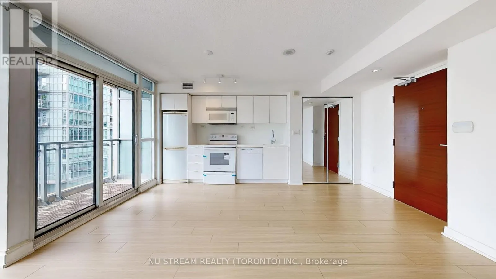 1201 - 10 CAPREOL COURT