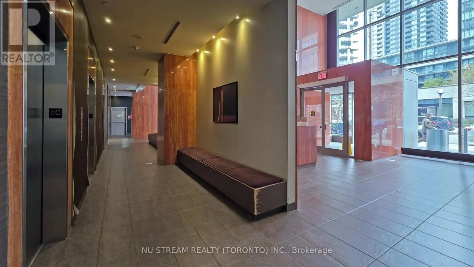 1201 - 10 CAPREOL COURT