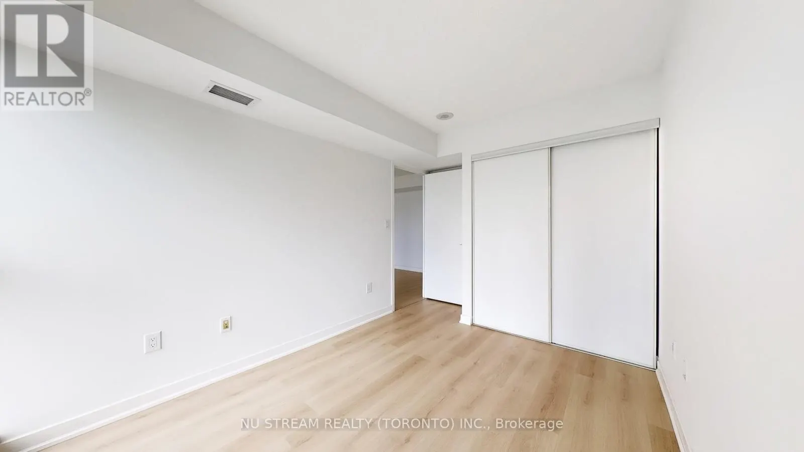 1201 - 10 CAPREOL COURT