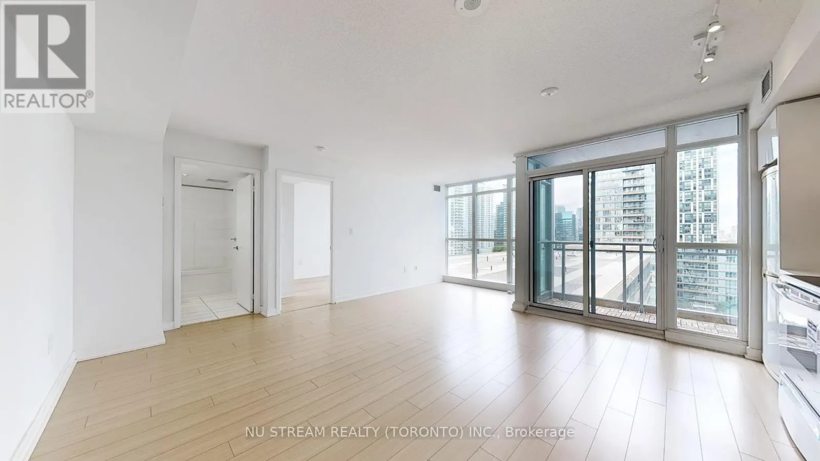 1201 - 10 CAPREOL COURT