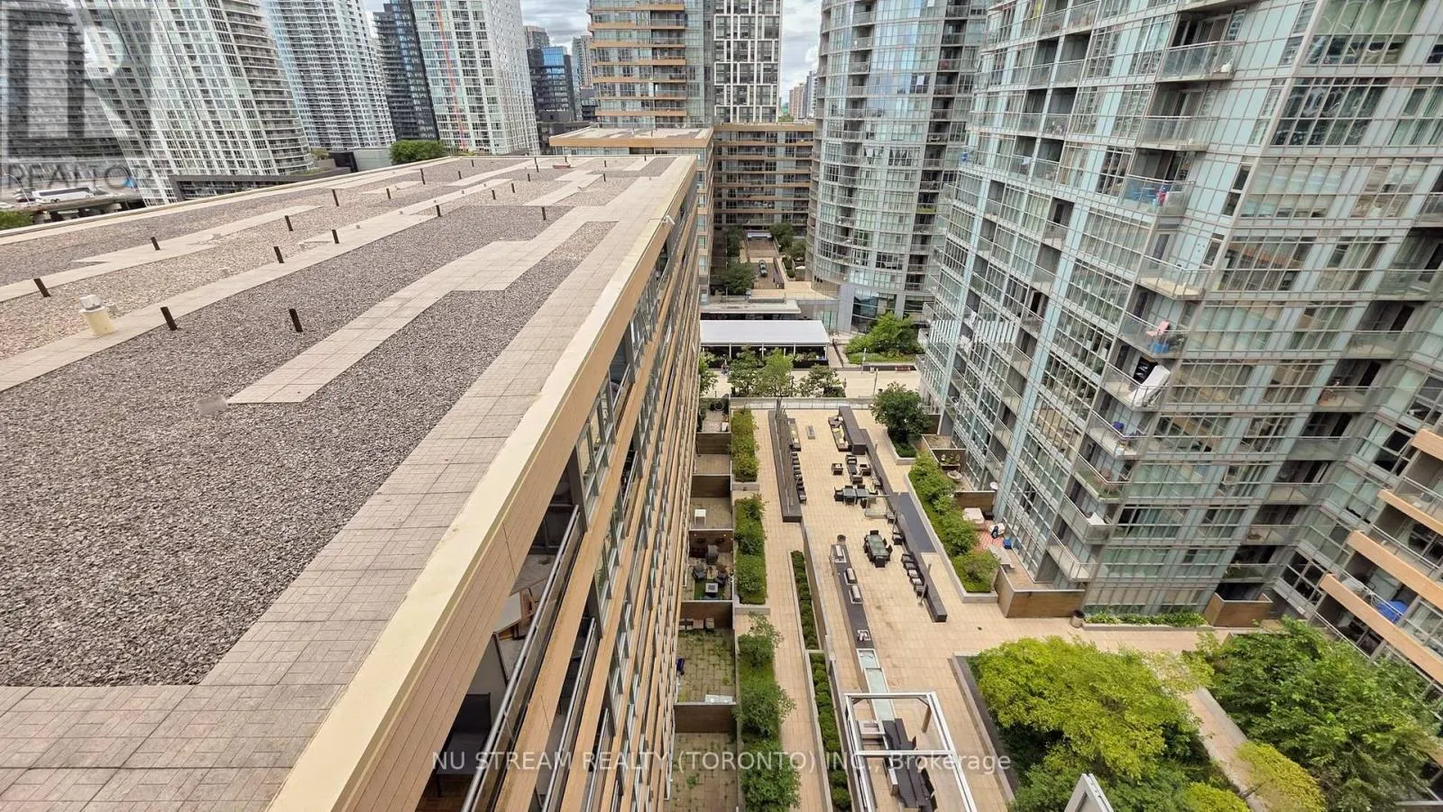 1201 - 10 CAPREOL COURT