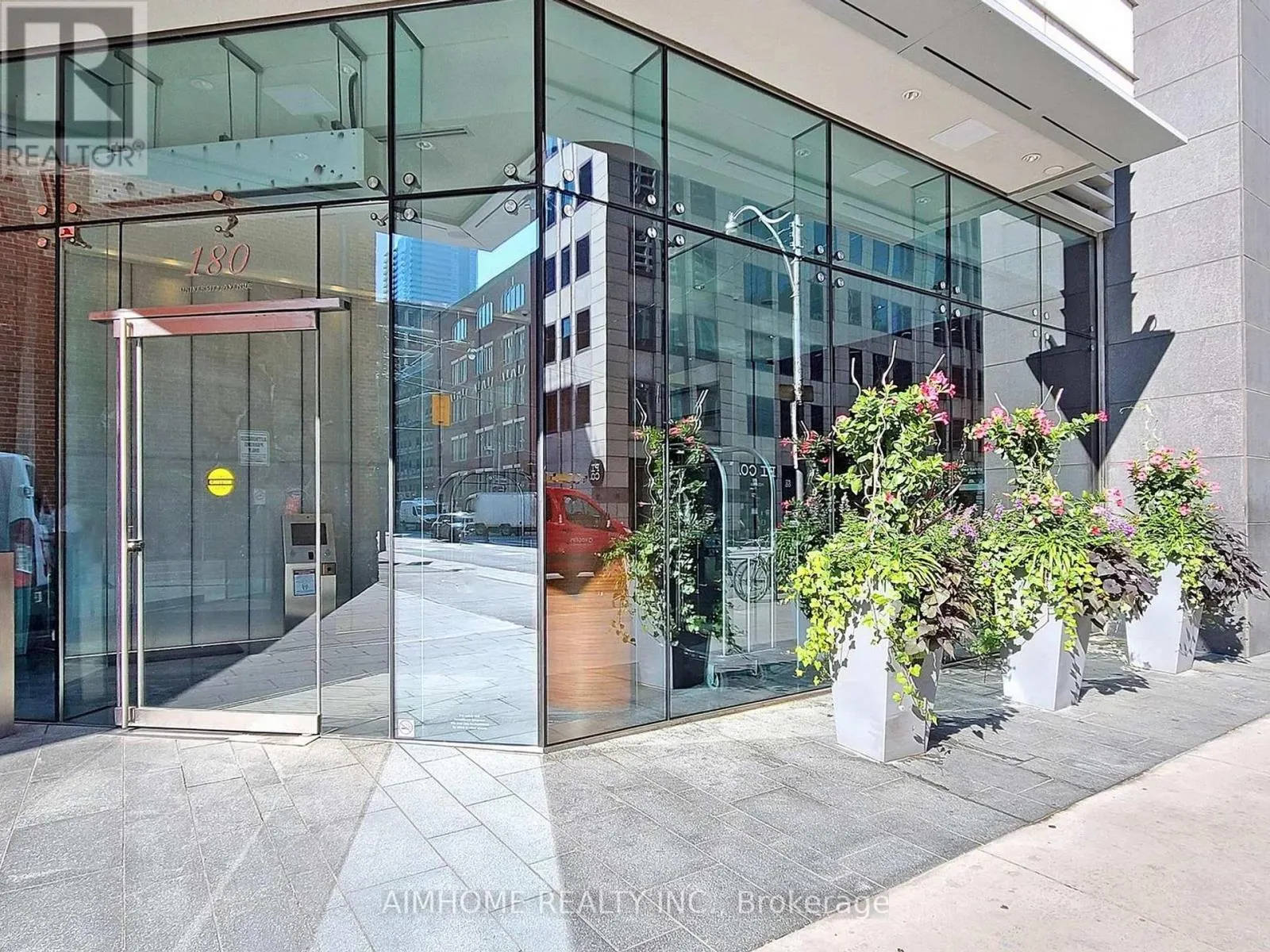 5004 - 180 UNIVERSITY AVENUE