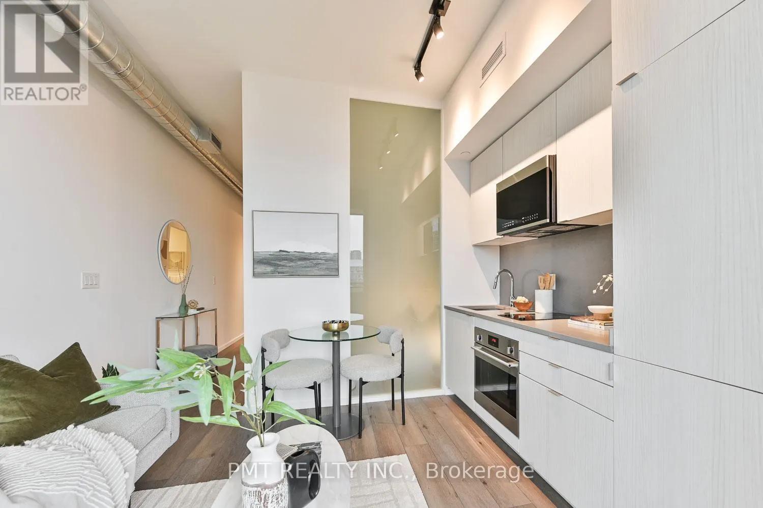 610 - 21 LAWREN HARRIS SQUARE
