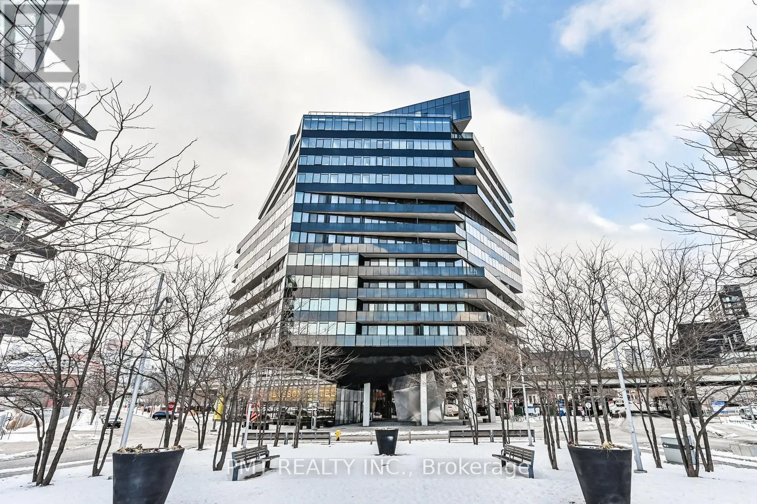 610 - 21 LAWREN HARRIS SQUARE