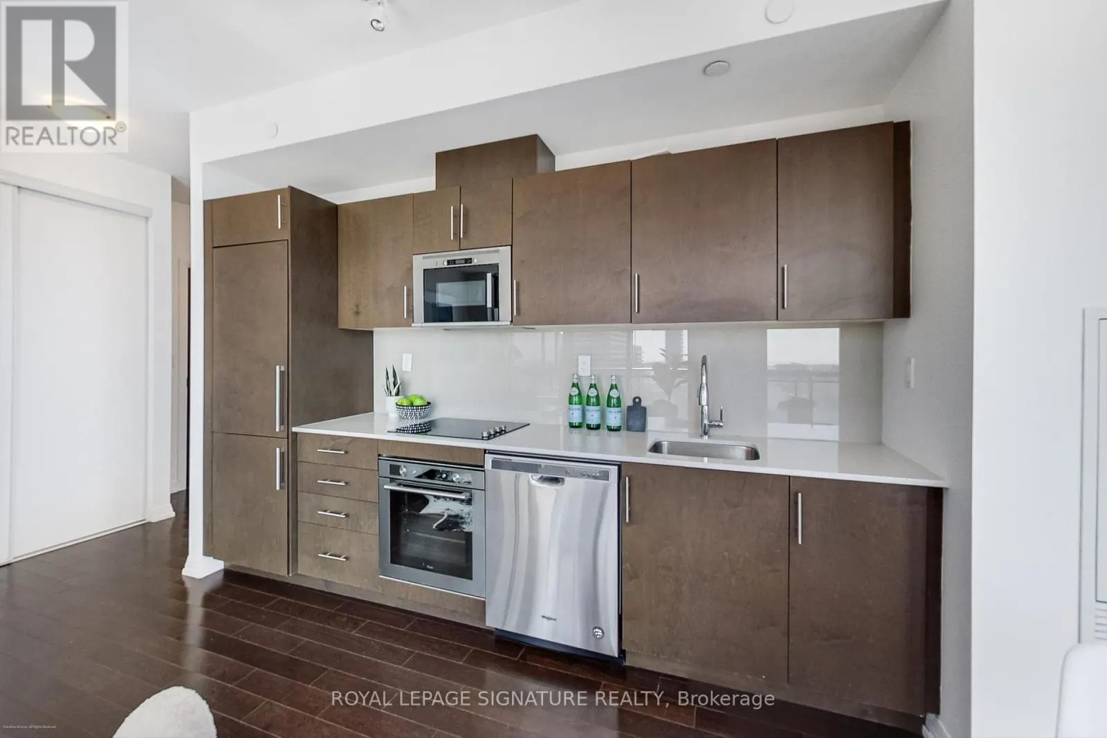 1811 - 460 ADELAIDE STREET E
