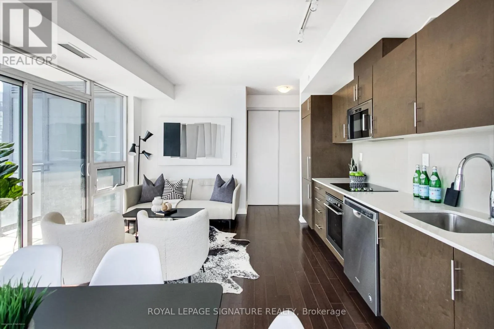 1811 - 460 ADELAIDE STREET E