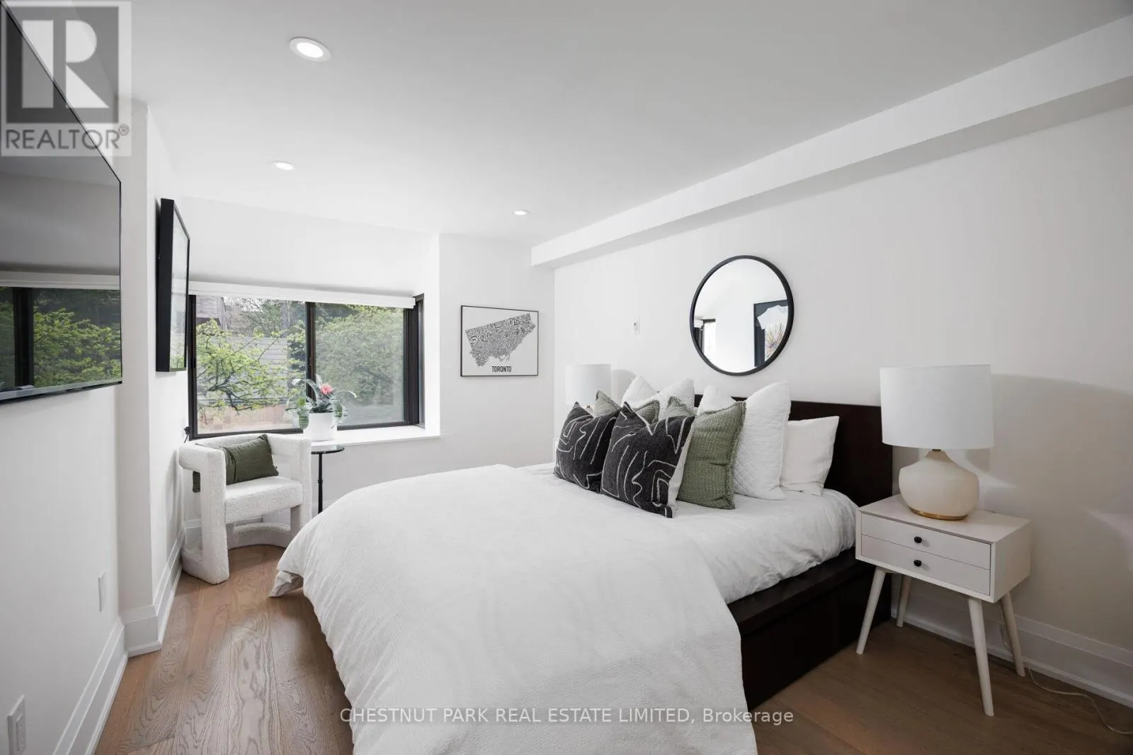 203 - 40 OAKLANDS AVENUE