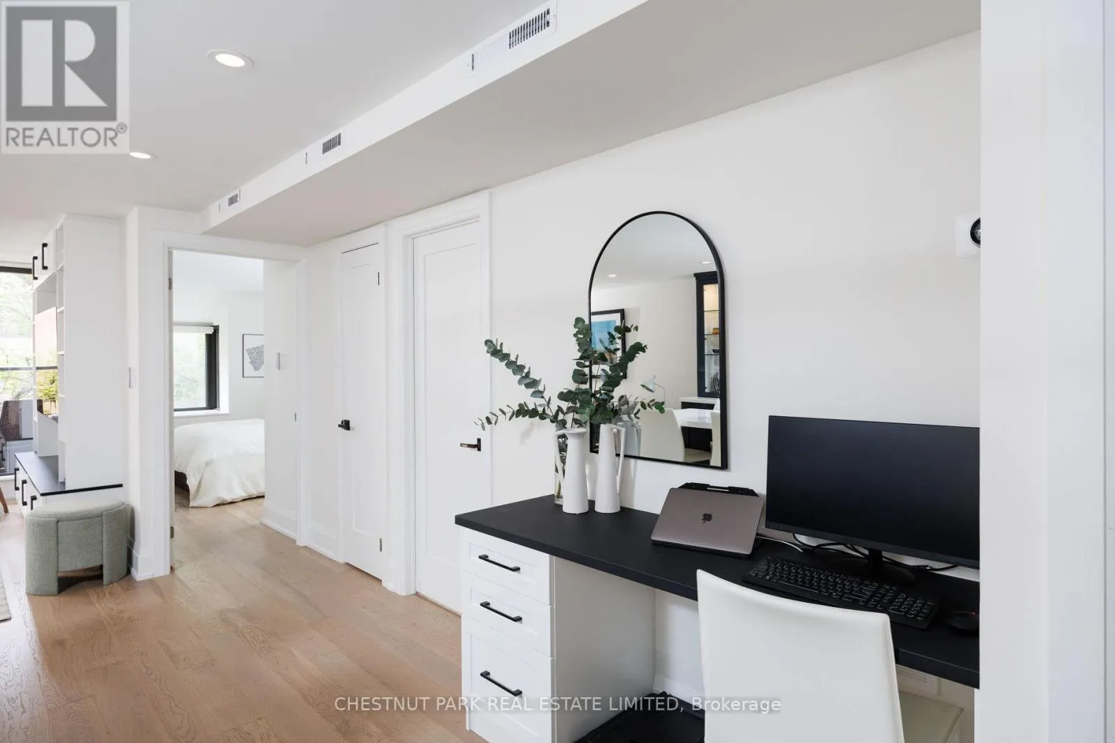 203 - 40 OAKLANDS AVENUE