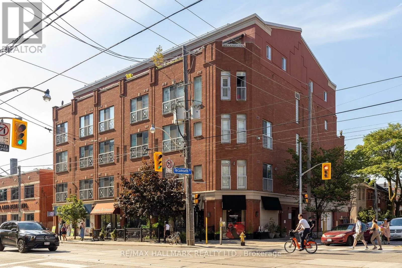 302 - 766 KING STREET W