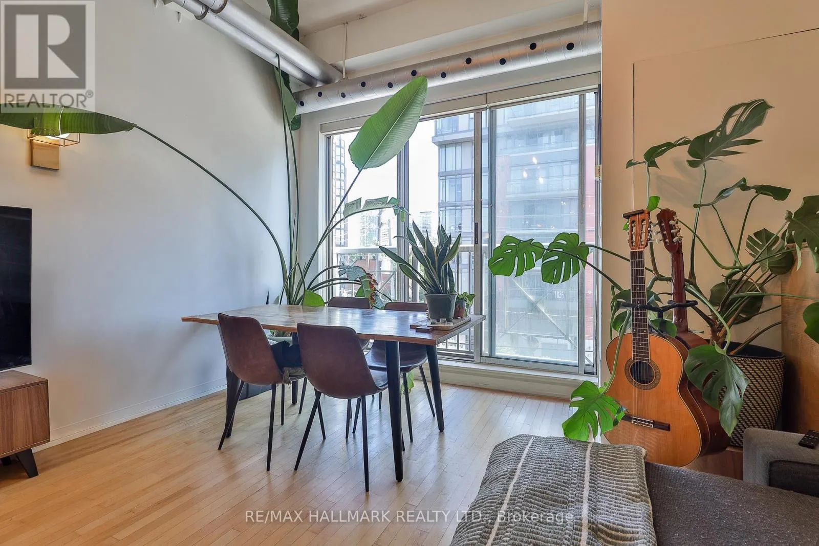 302 - 766 KING STREET W