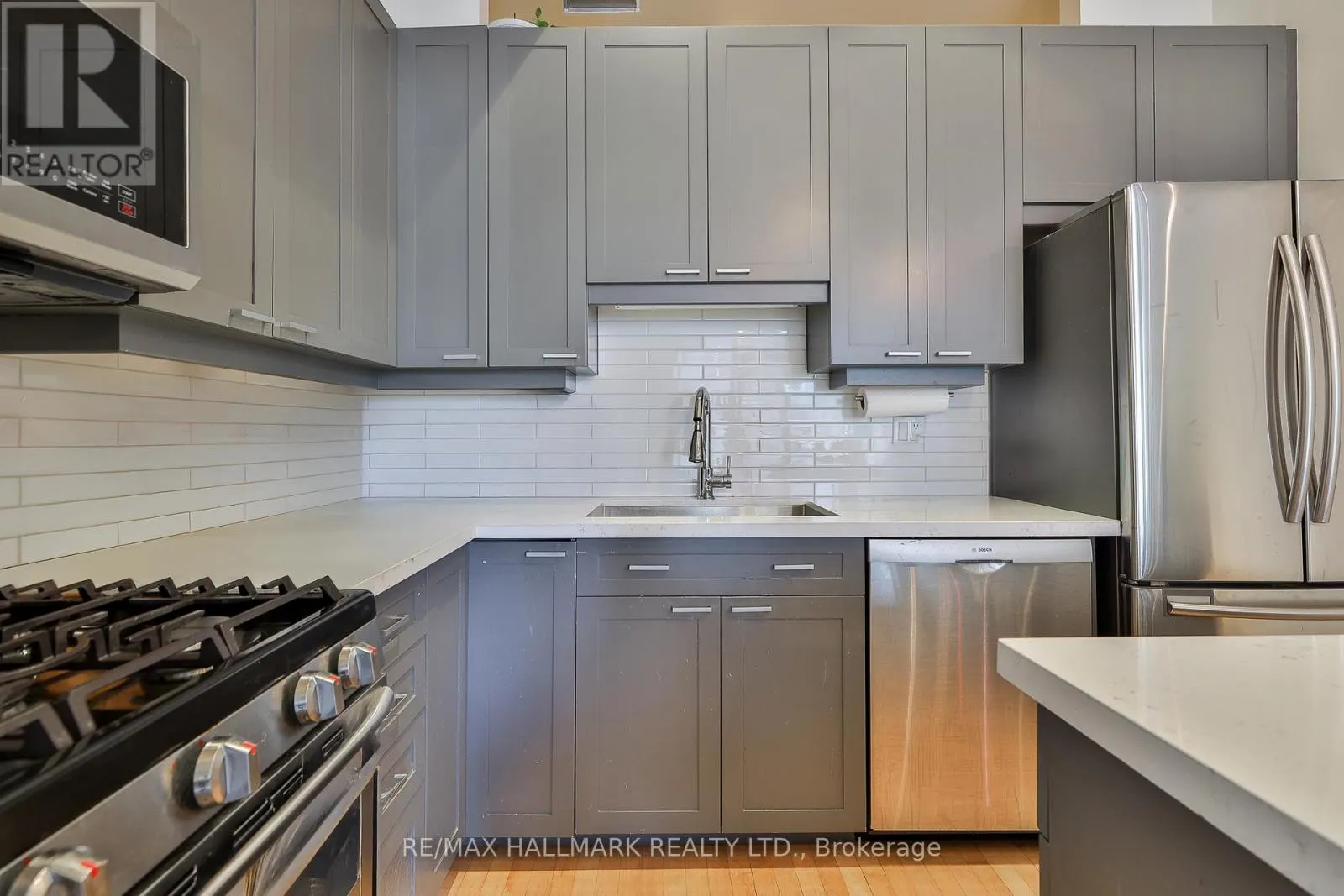 302 - 766 KING STREET W