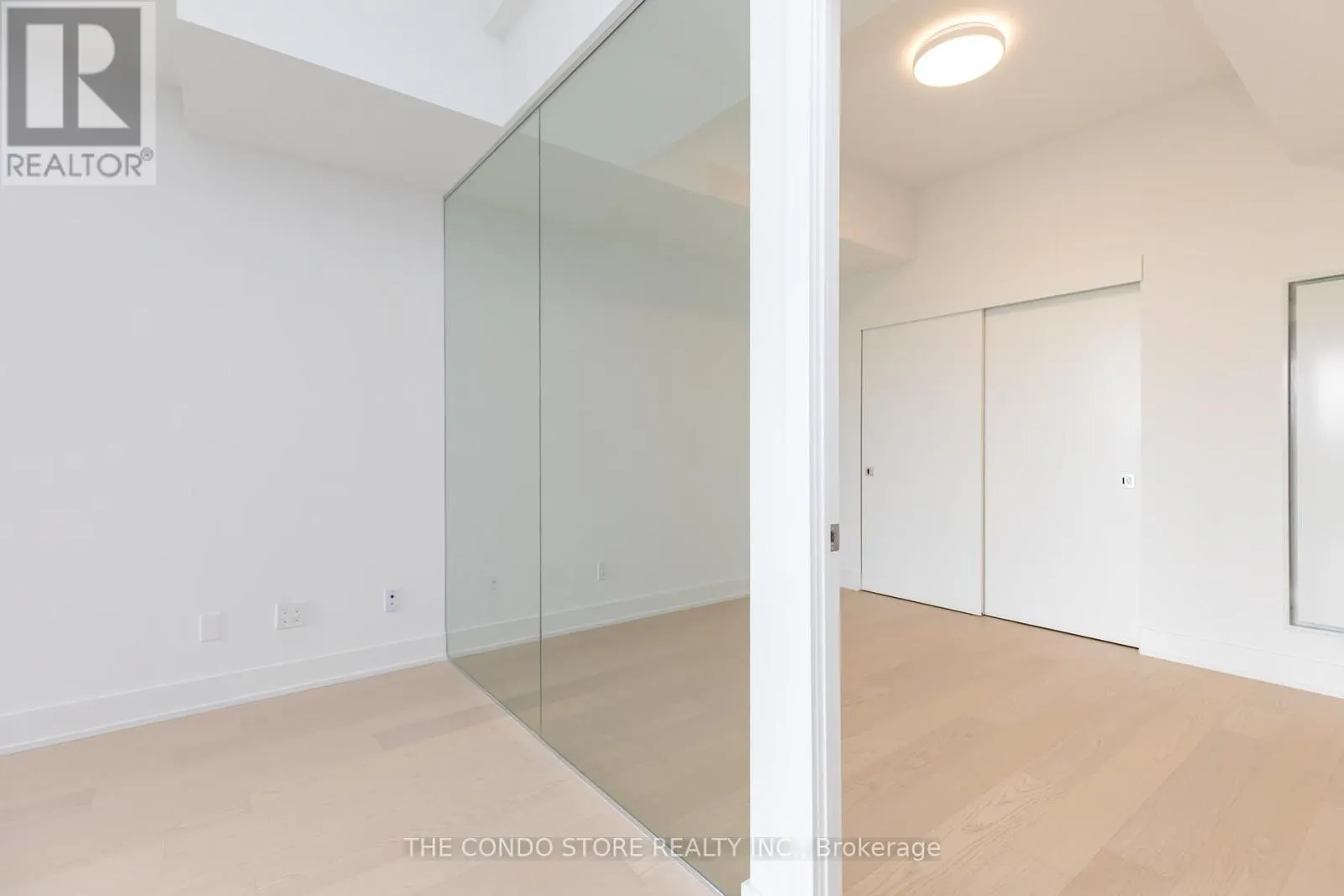 706 - 8 MANOR ROAD W