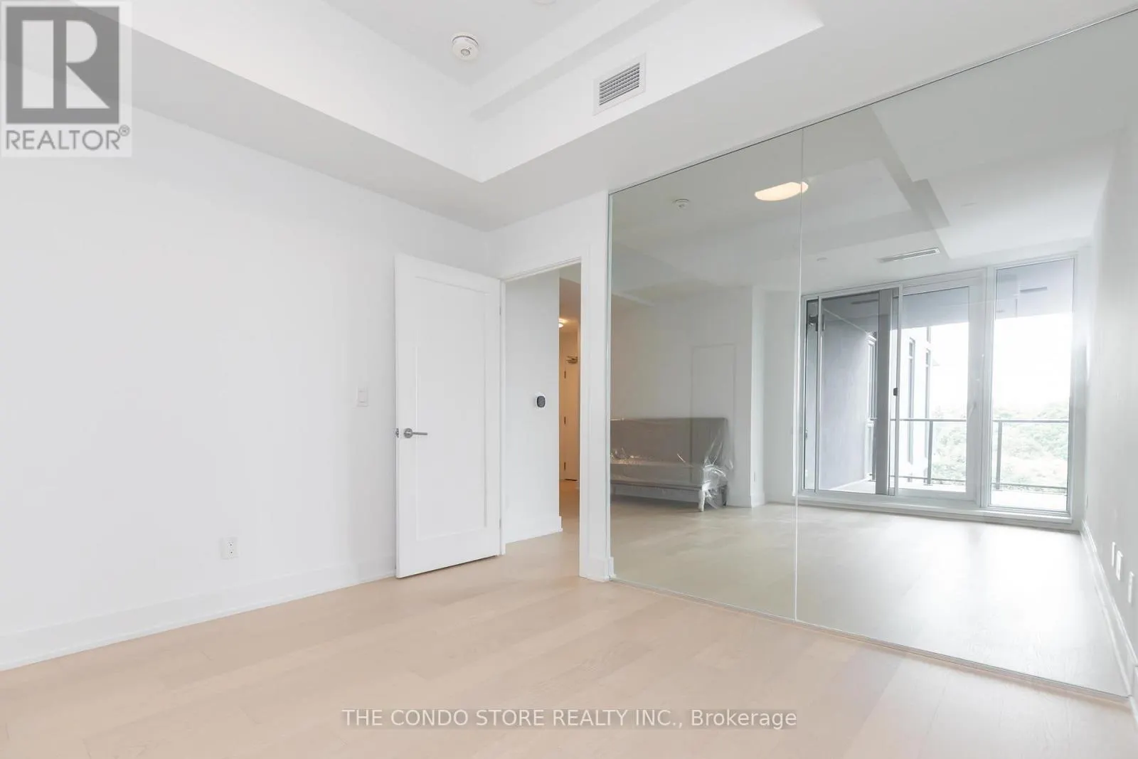 706 - 8 MANOR ROAD W