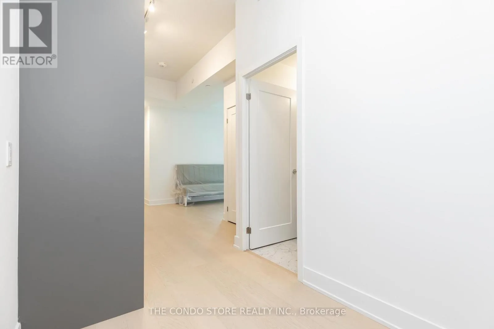 706 - 8 MANOR ROAD W