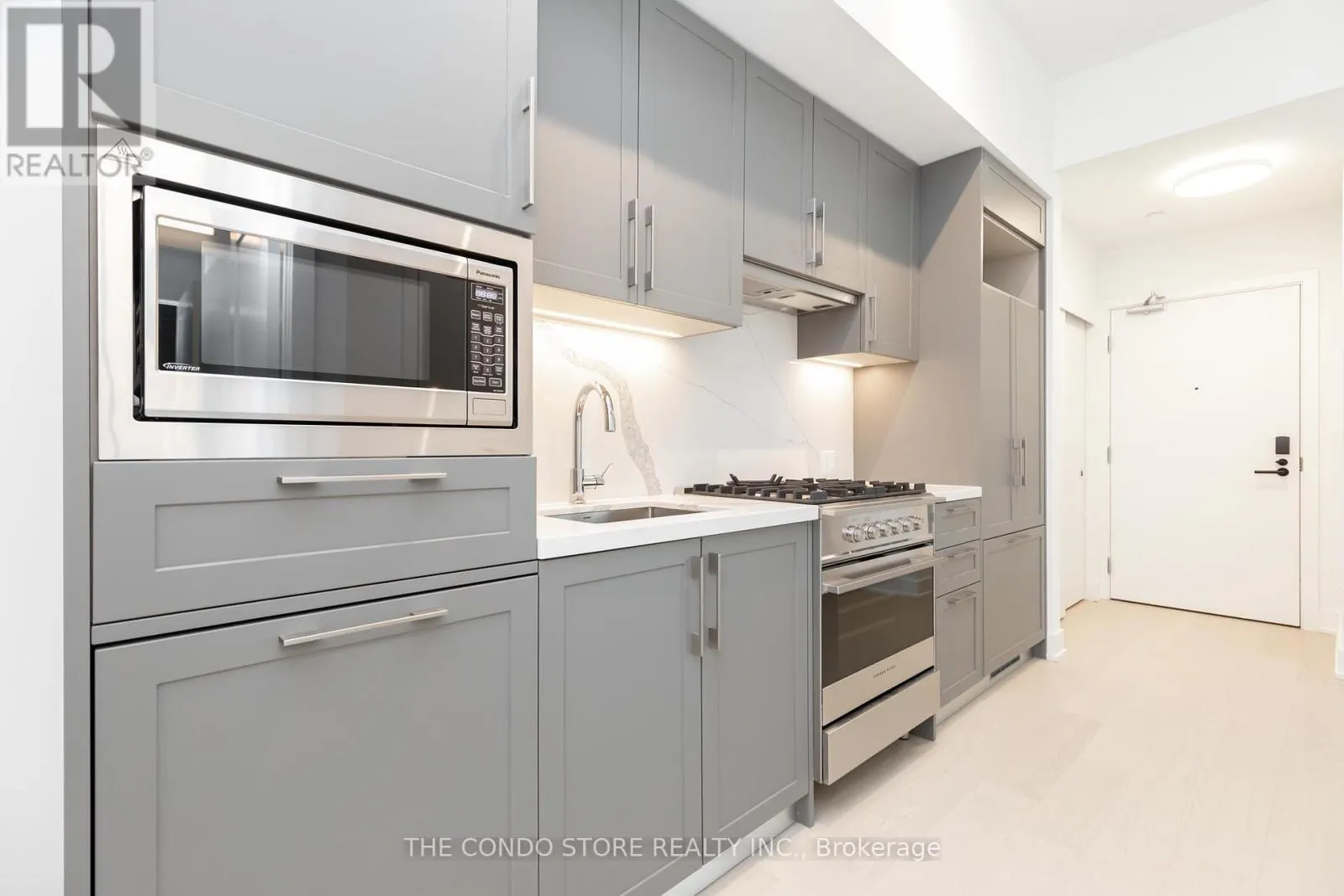 706 - 8 MANOR ROAD W