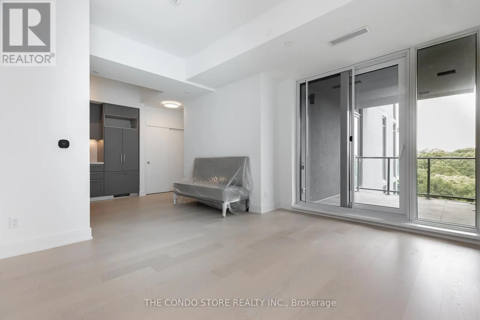 706 - 8 MANOR ROAD W