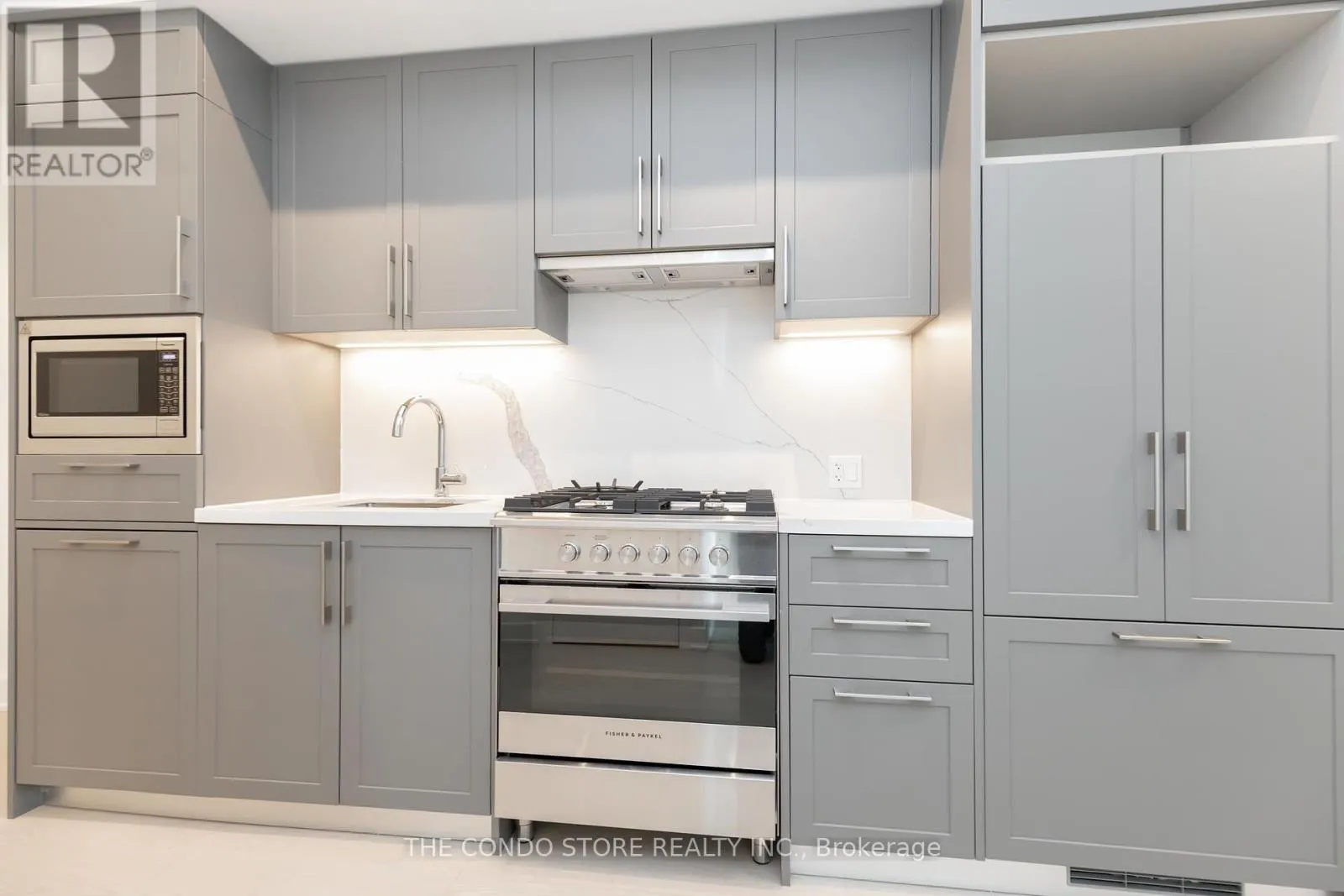 706 - 8 MANOR ROAD W