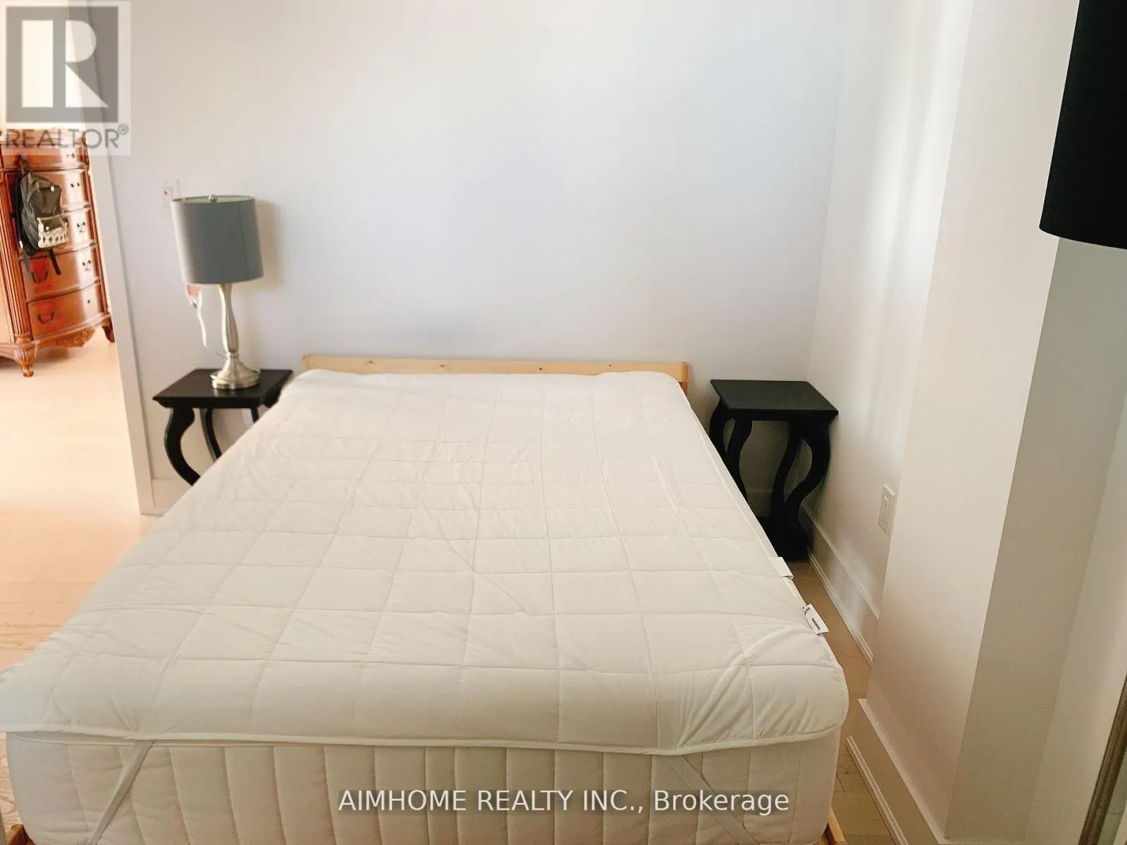 3208 - 955 BAY STREET