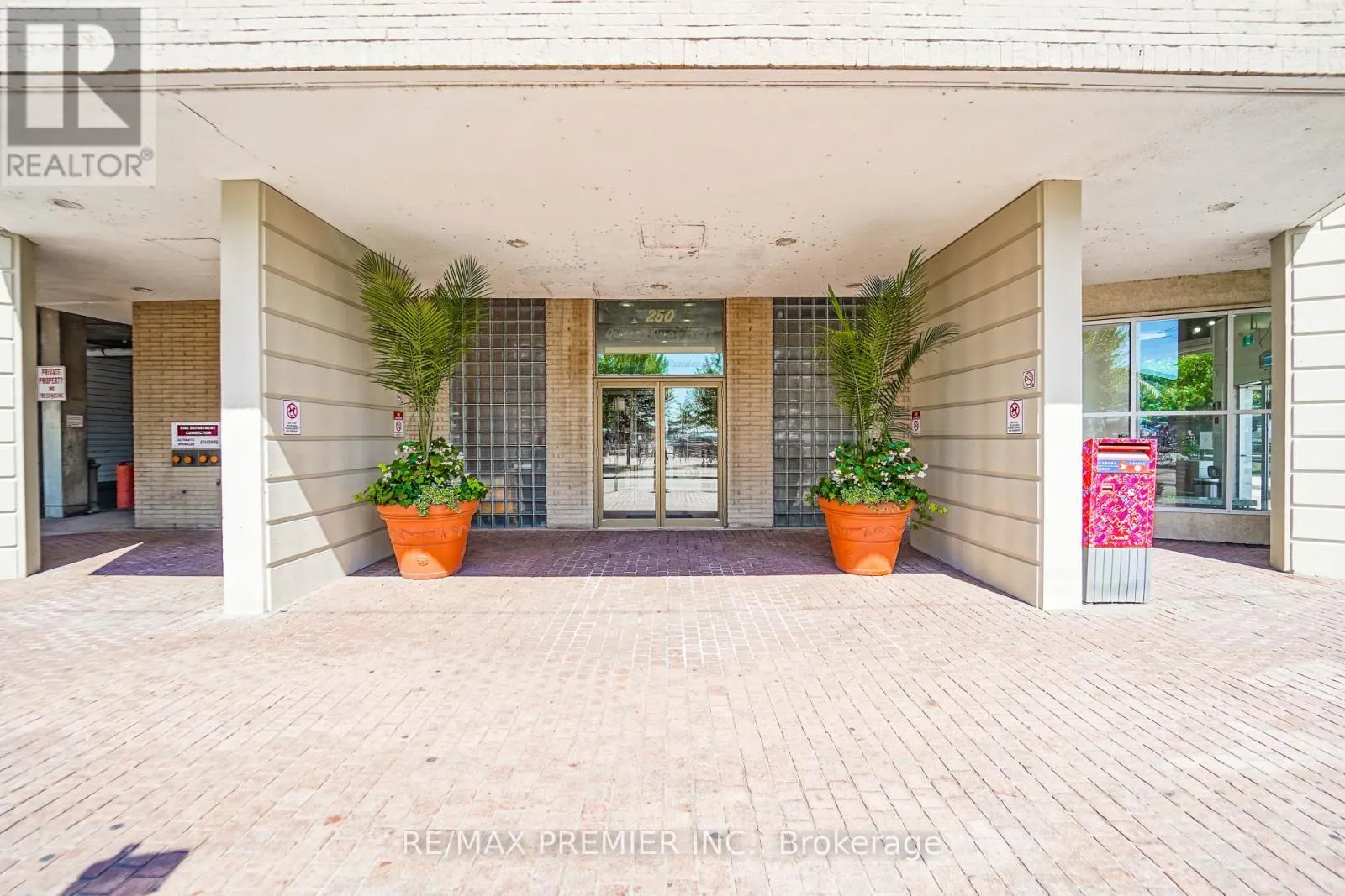 UNIT 601 - 250 QUEENS QUAY BOULEVARD W