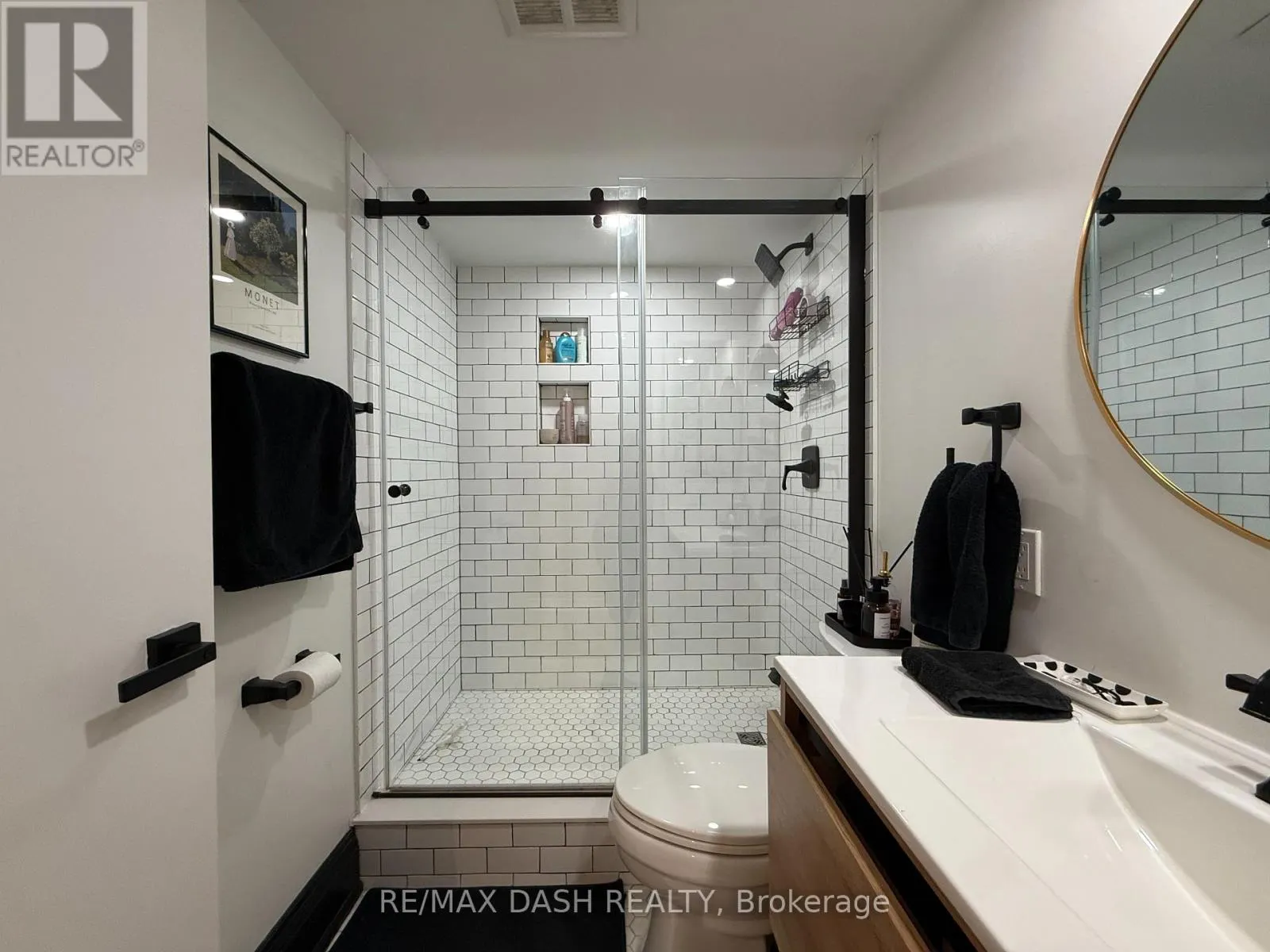 718 - 600 QUEENS QUAY W