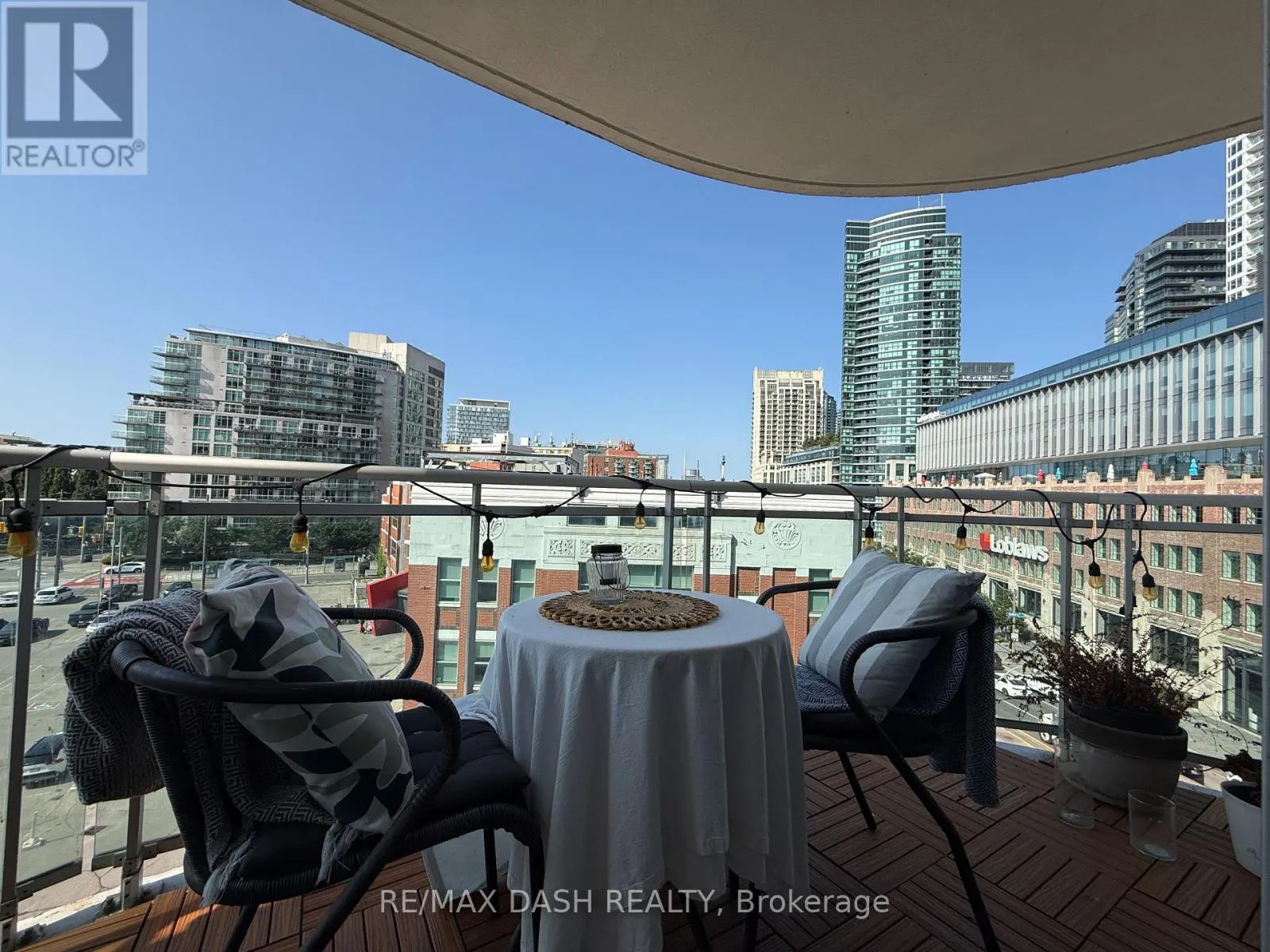 718 - 600 QUEENS QUAY W