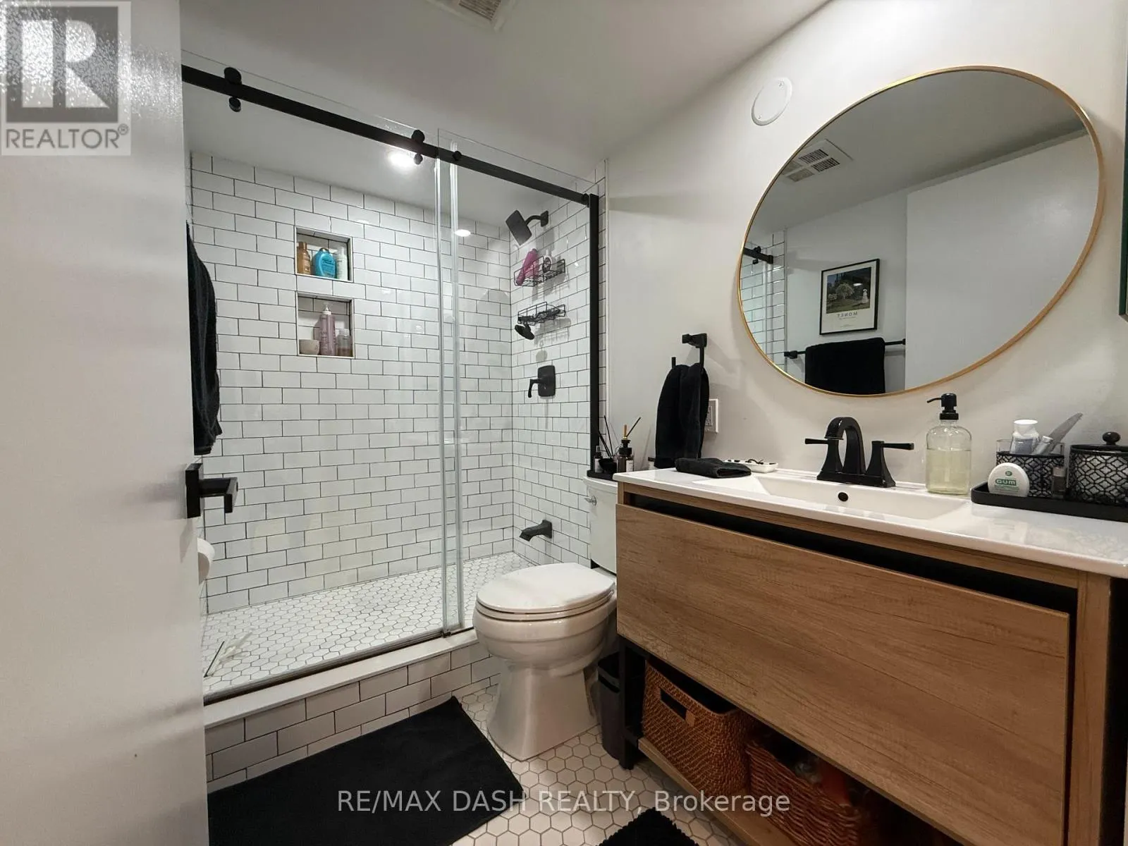 718 - 600 QUEENS QUAY W