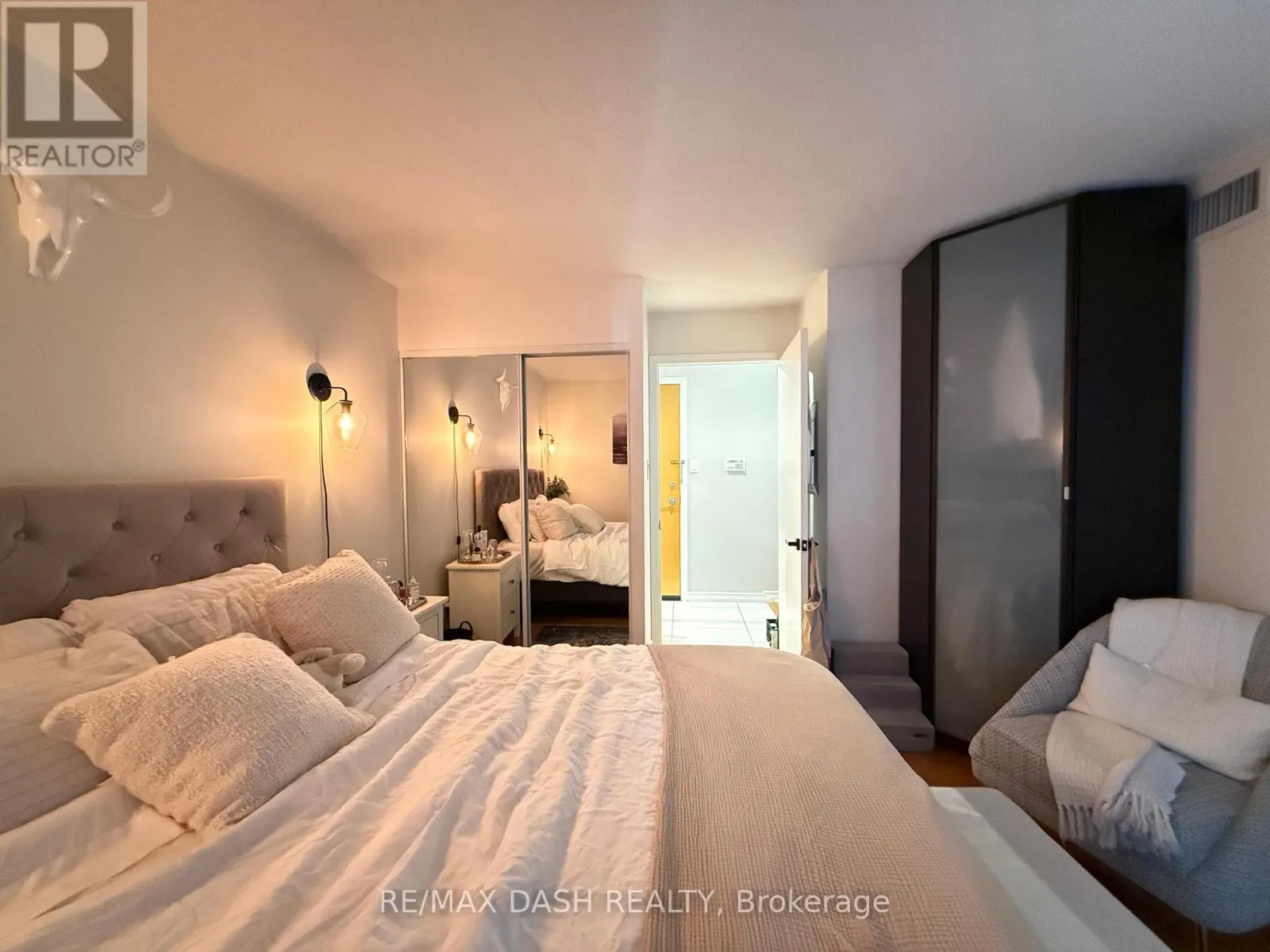 718 - 600 QUEENS QUAY W